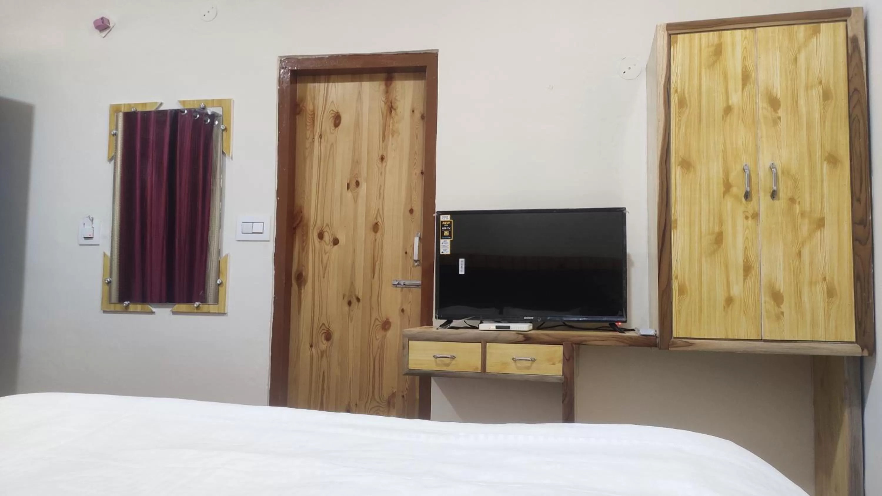 TV and multimedia in The Prasher Lodge Mall Road Manali