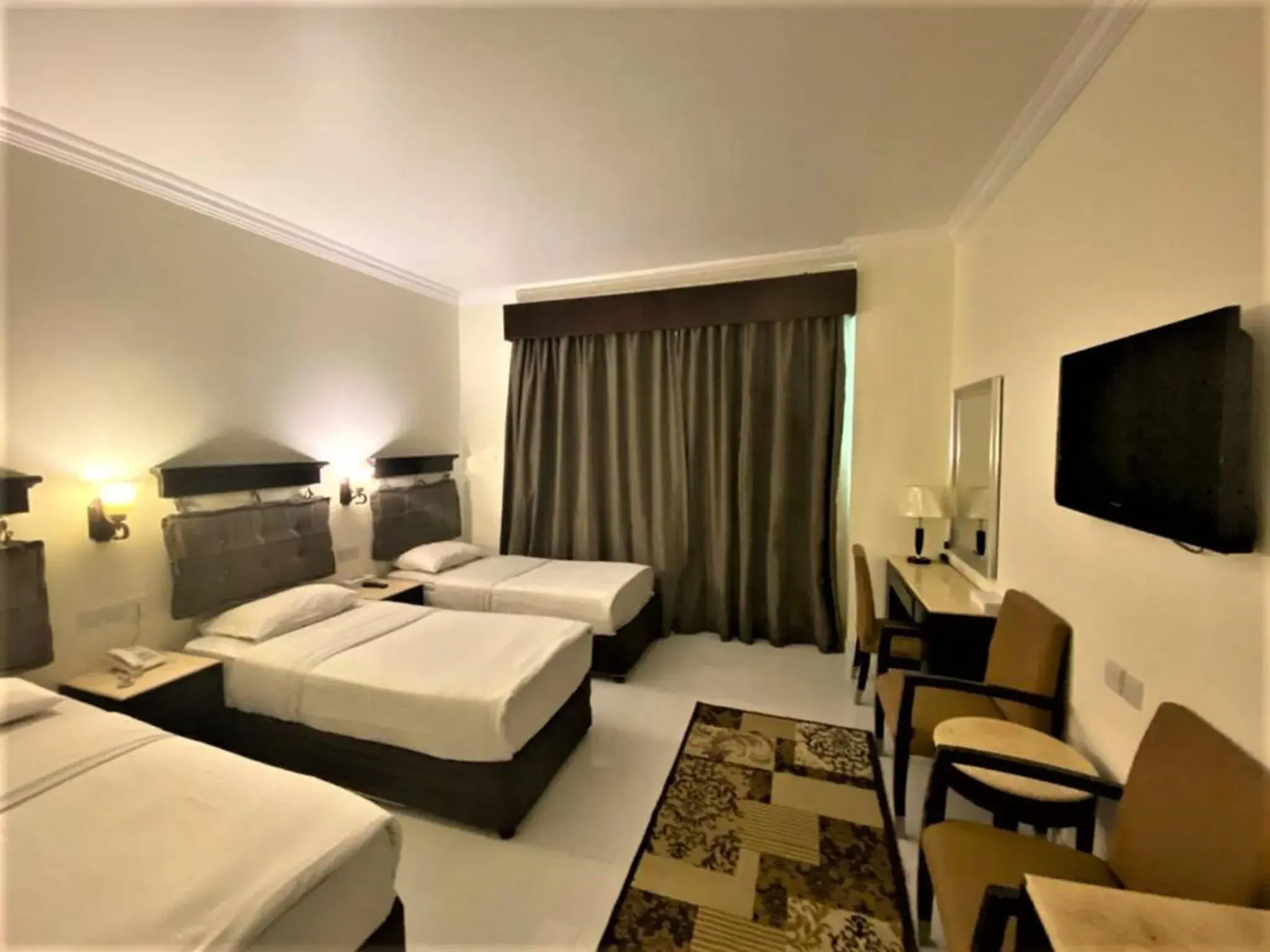 Bedroom in Signature Inn Hotel - Free Parking