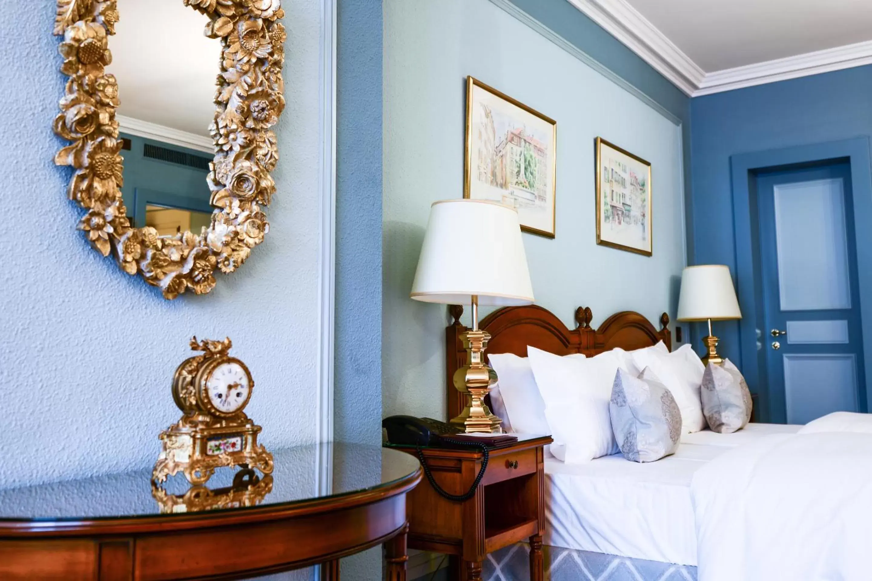 Bedroom, Bed in Hôtel de la Cigogne