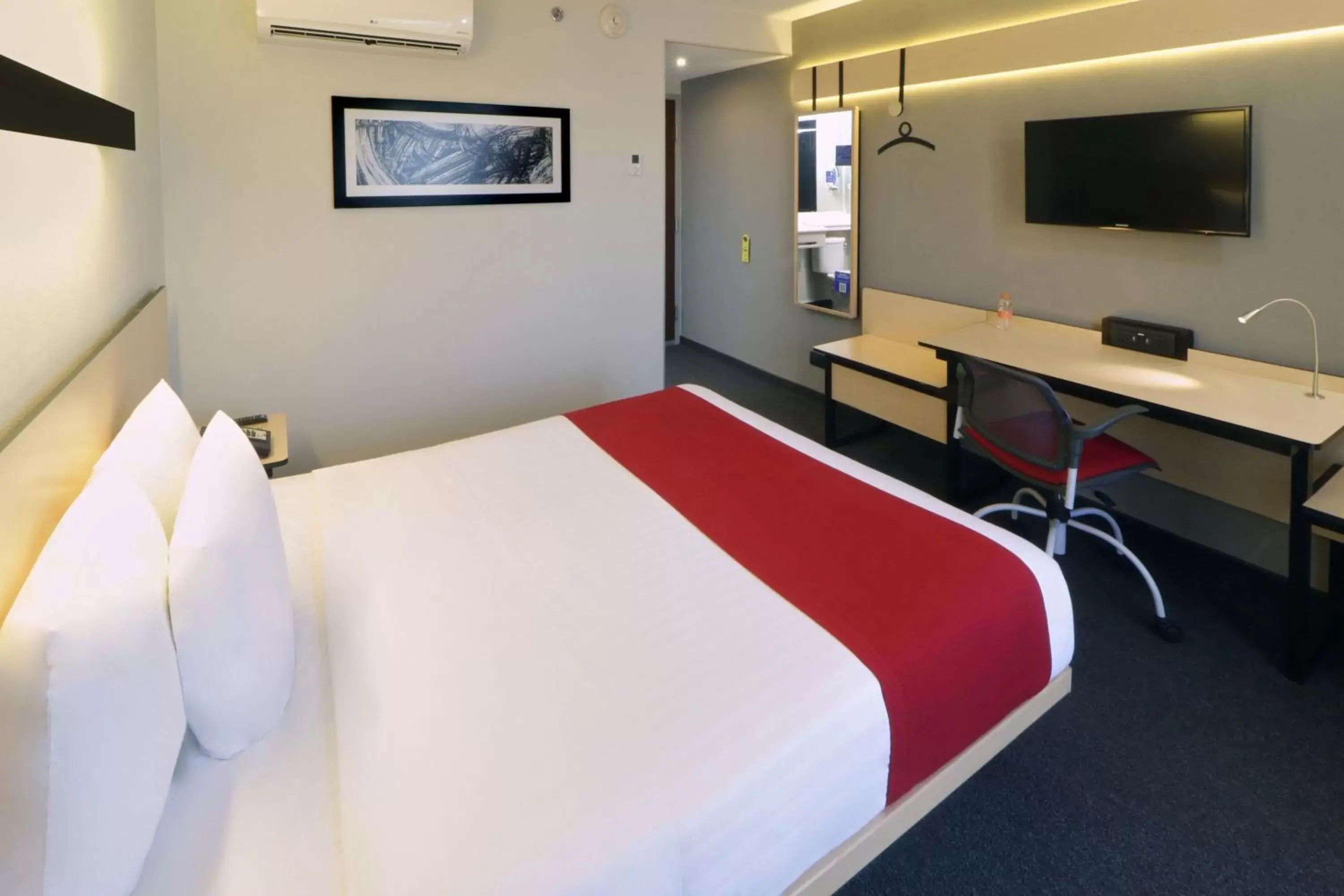 Photo of the whole room, Bed in City Express by Marriott Tijuana Insurgentes