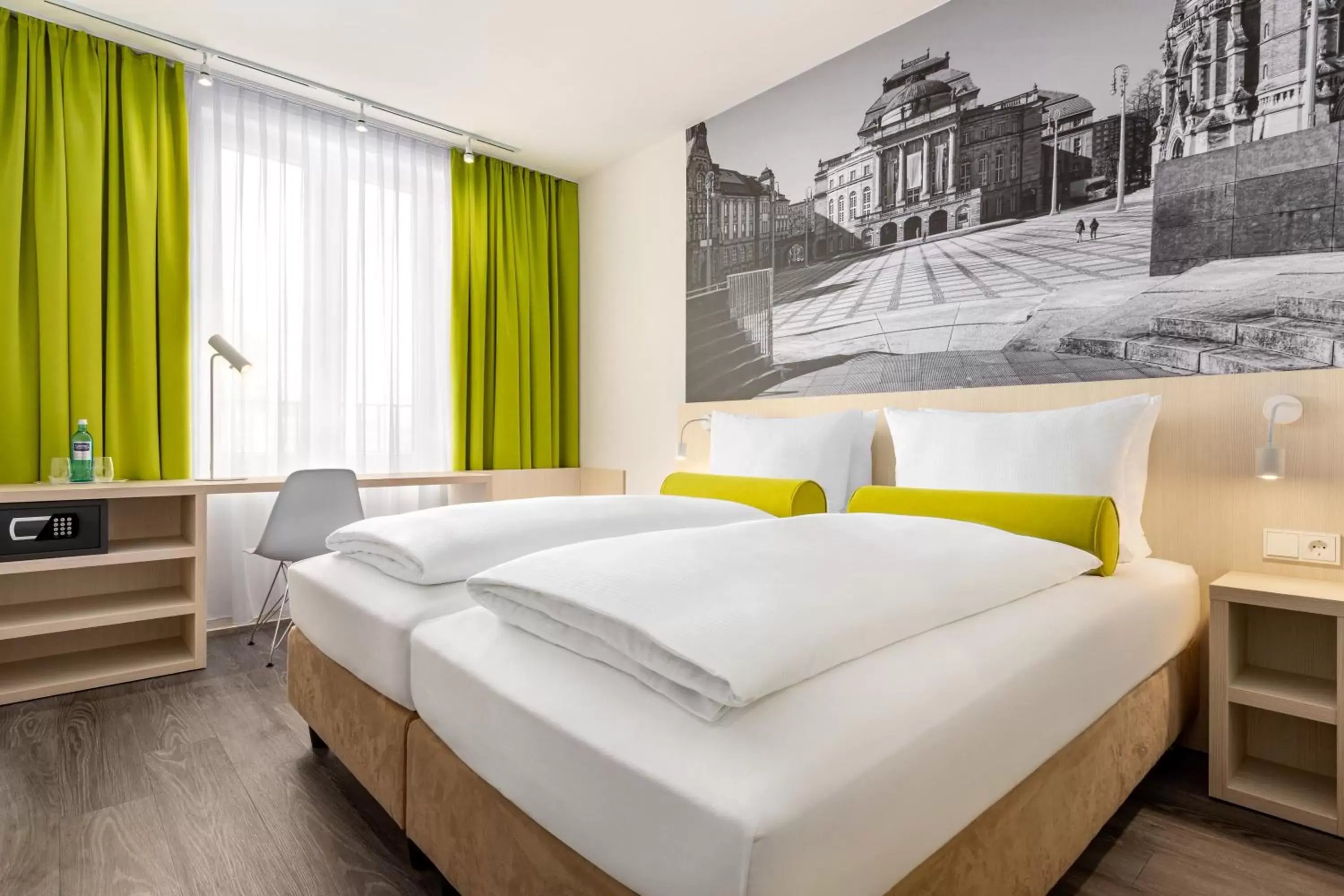 Bedroom, Bed in Super 8 by Wyndham Chemnitz