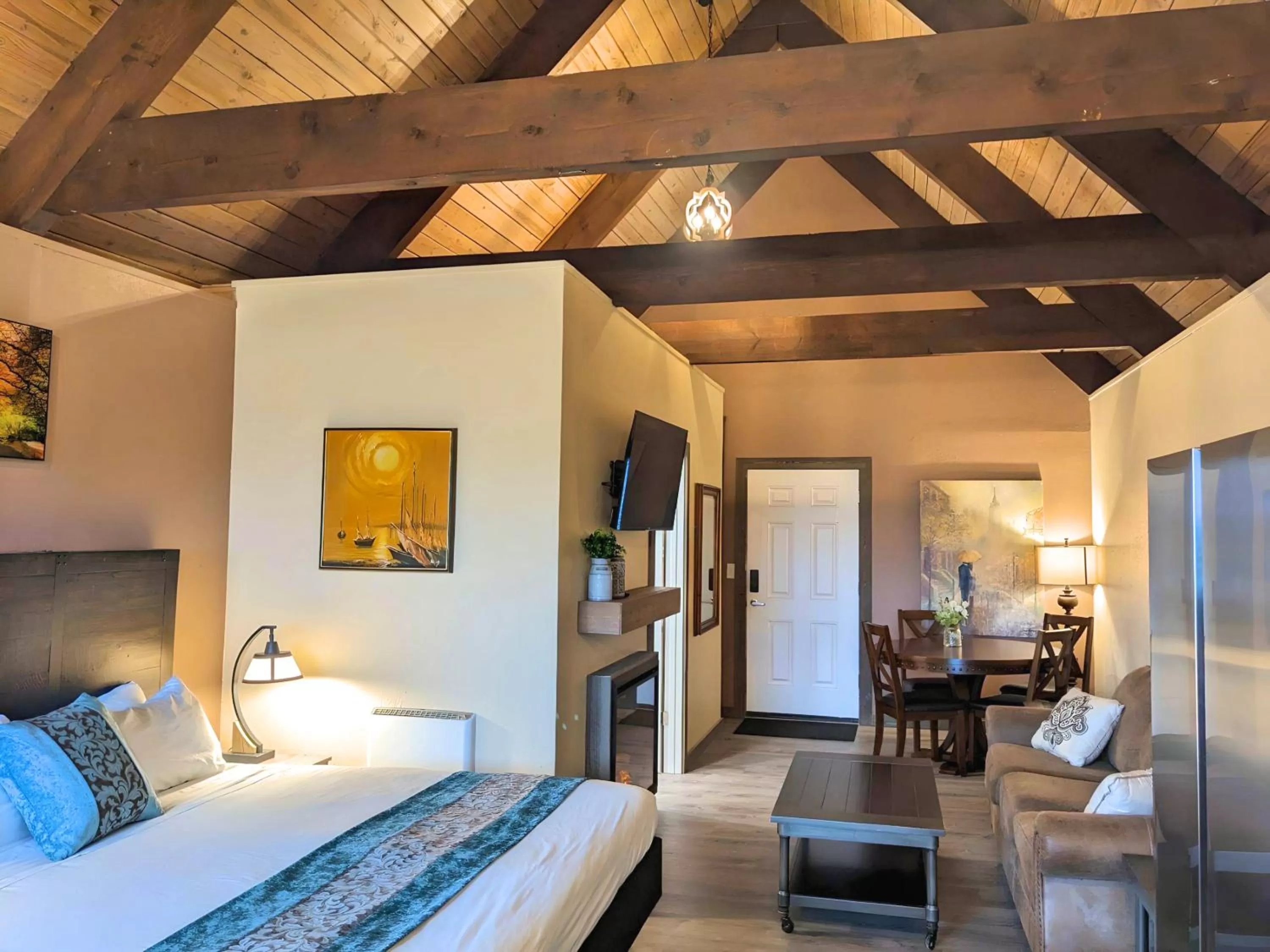 Photo of the whole room, Bed in Wanderlust Inn