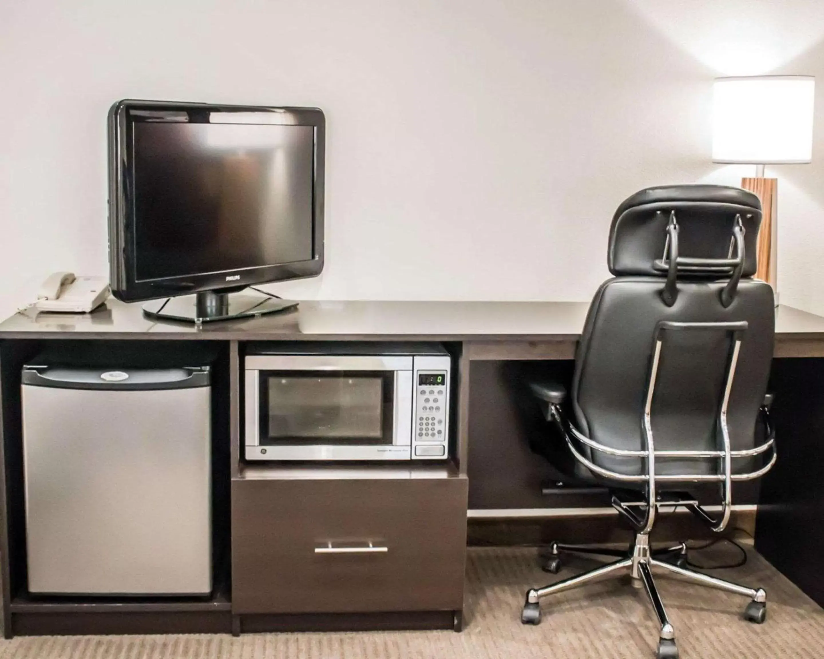 Photo of the whole room, Kitchen/Kitchenette in Sleep Inn Summersville