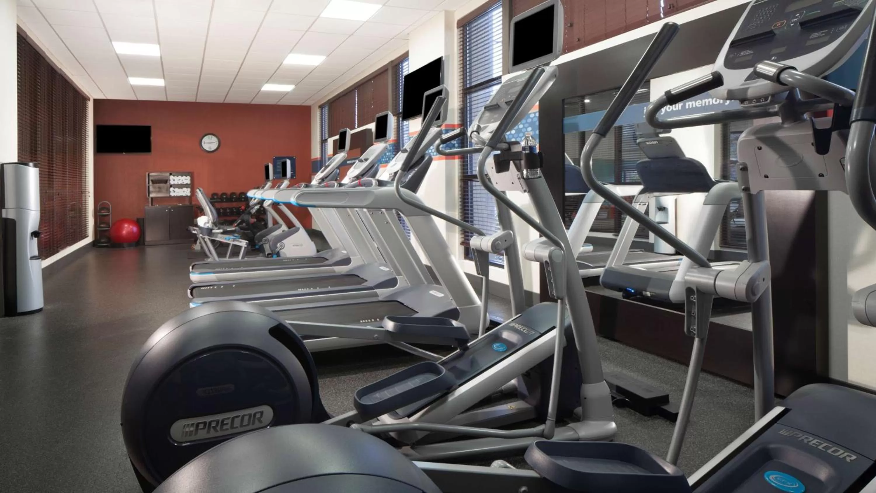 Fitness centre/facilities in Hampton Inn Charleston-Southridge