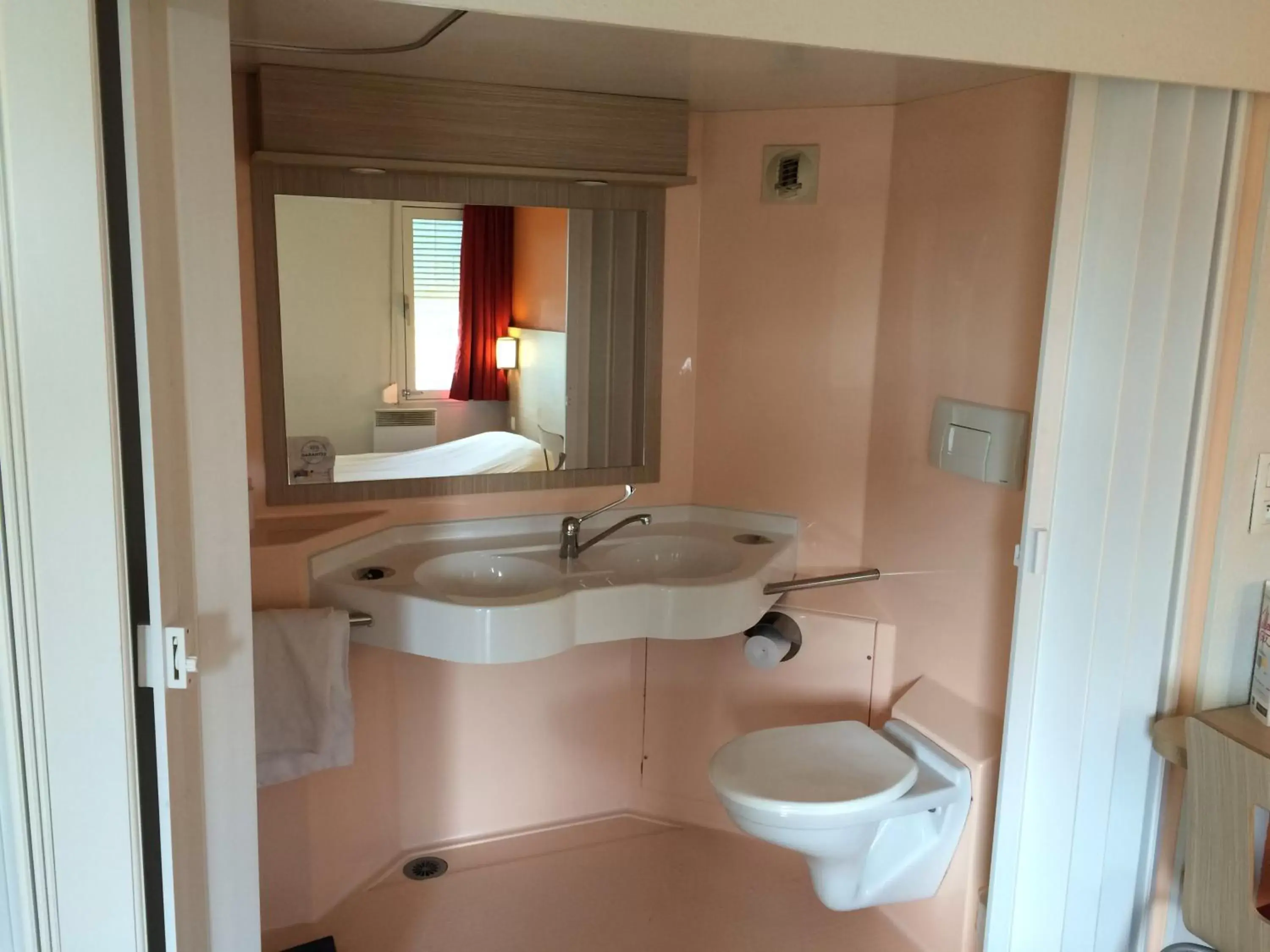 Toilet, Bathroom in Premiere Classe Lille - Villeneuve d’Ascq - Stade Pierre Mauroy