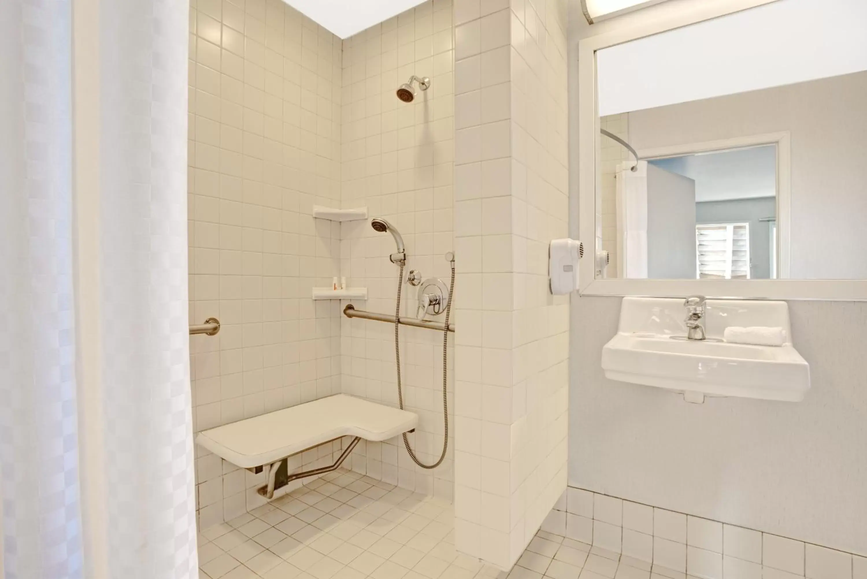 Suite with Twin and Queen Bed - Mobility/Hearing Accessible/Non-Smoking in Travelodge by Wyndham Mill Valley/Sausalito Suite with Twin and Queen Bed - Mobility/Hearing Accessible/Non-Smoking in Travelodge by Wyndham Mill Valley/Sausalito