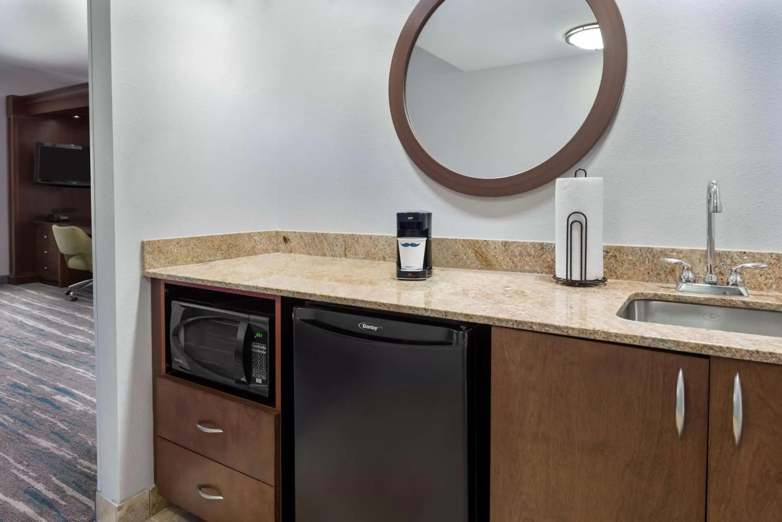 Photo of the whole room, Kitchen/Kitchenette in Hampton Inn & Suites Winston-Salem/University Area