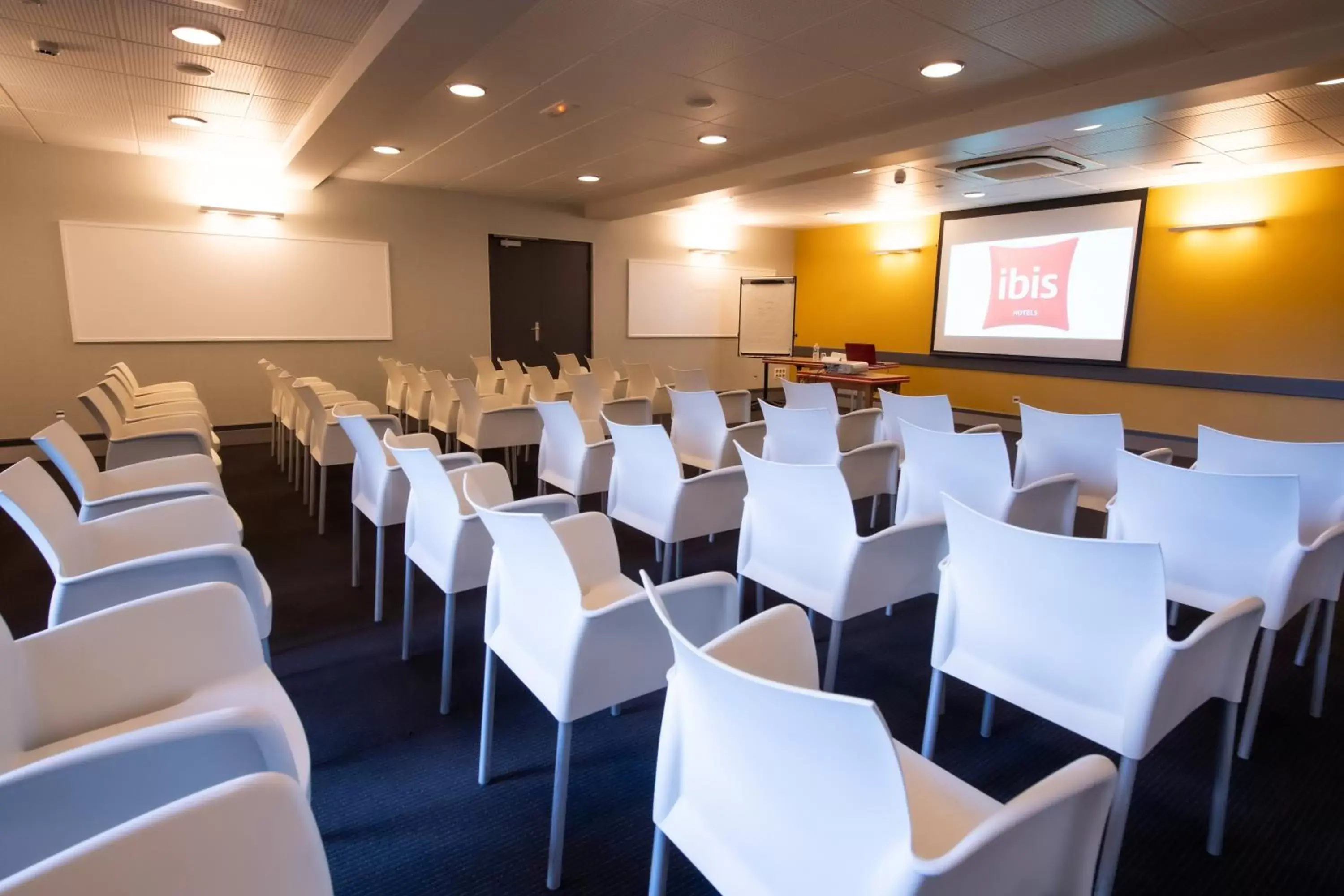 Meeting/conference room in ibis Dijon Gare