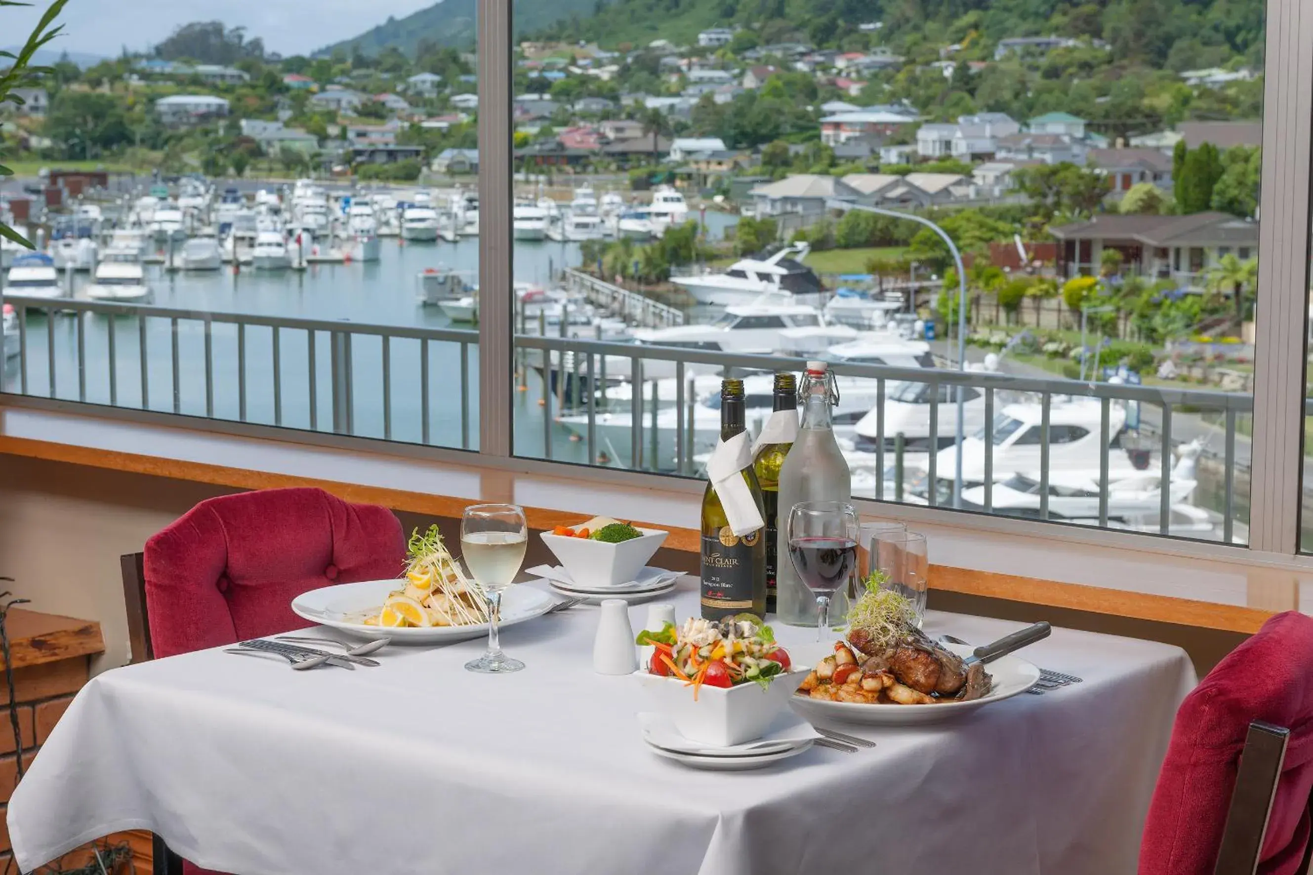 Lunch, Restaurant/Places to Eat in Beachcomber Inn (Picton)