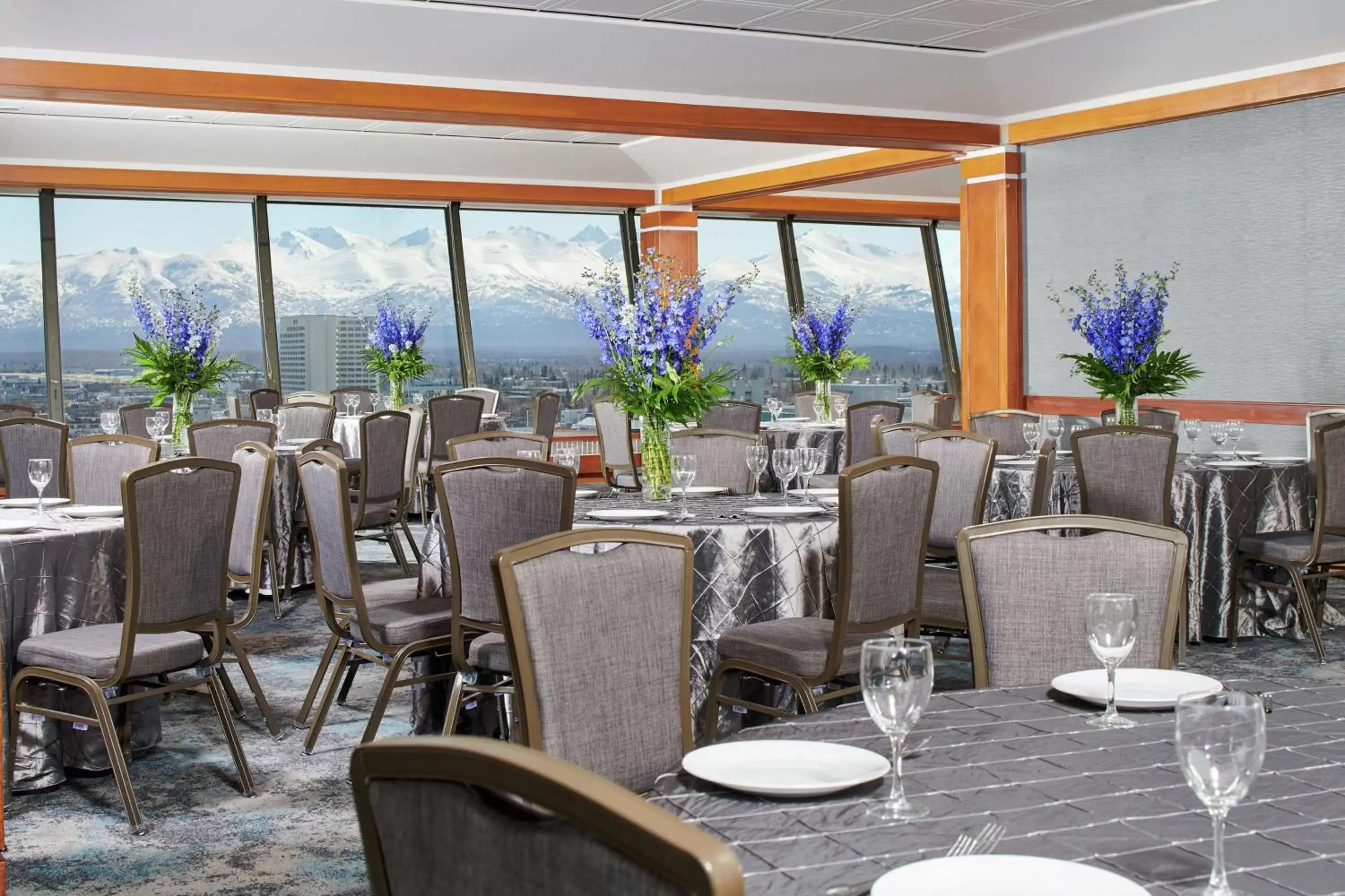 Meeting/conference room, Restaurant/Places to Eat in Hilton Anchorage