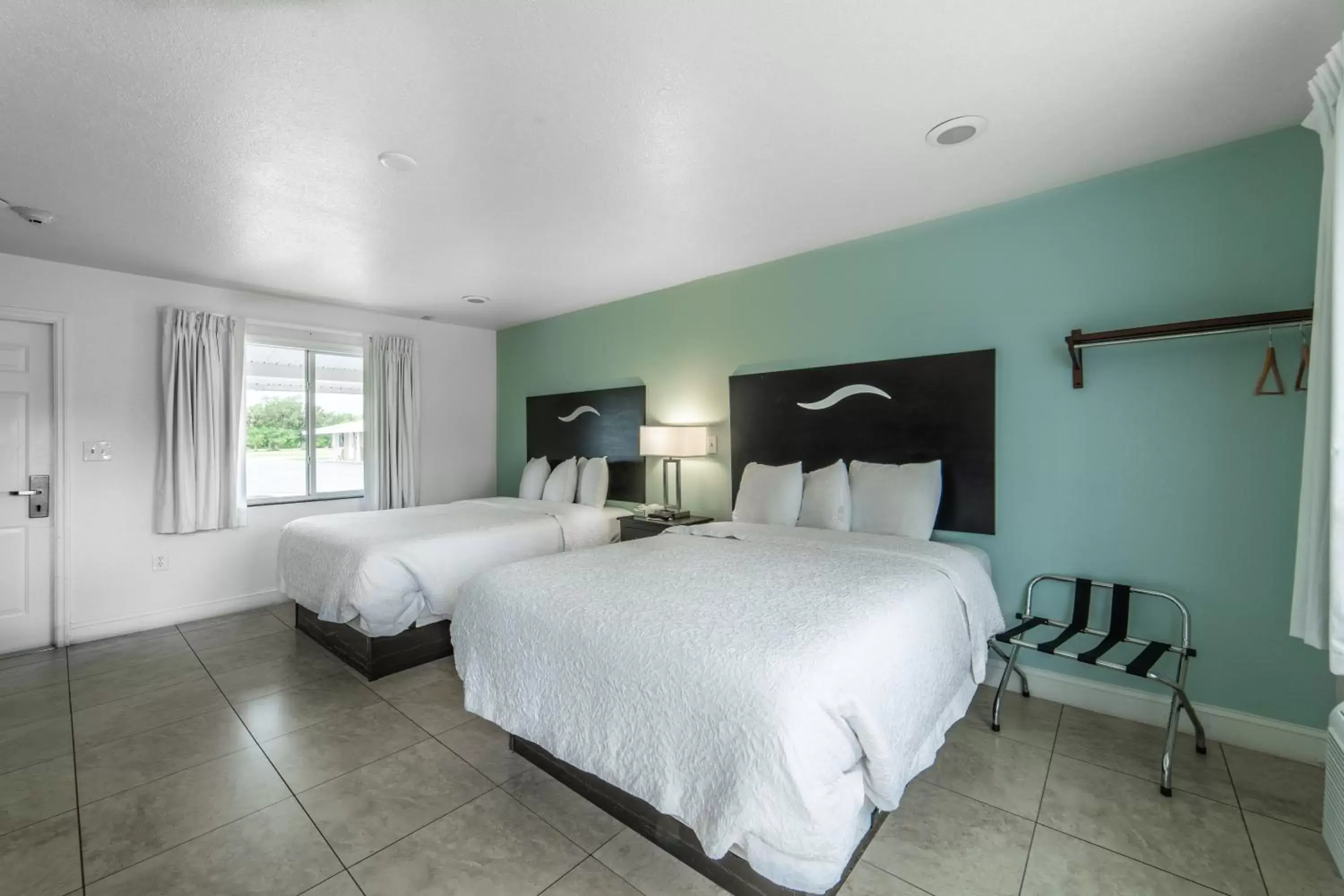 Bedroom in Everglades City Motel - Everglades Adventures Inn