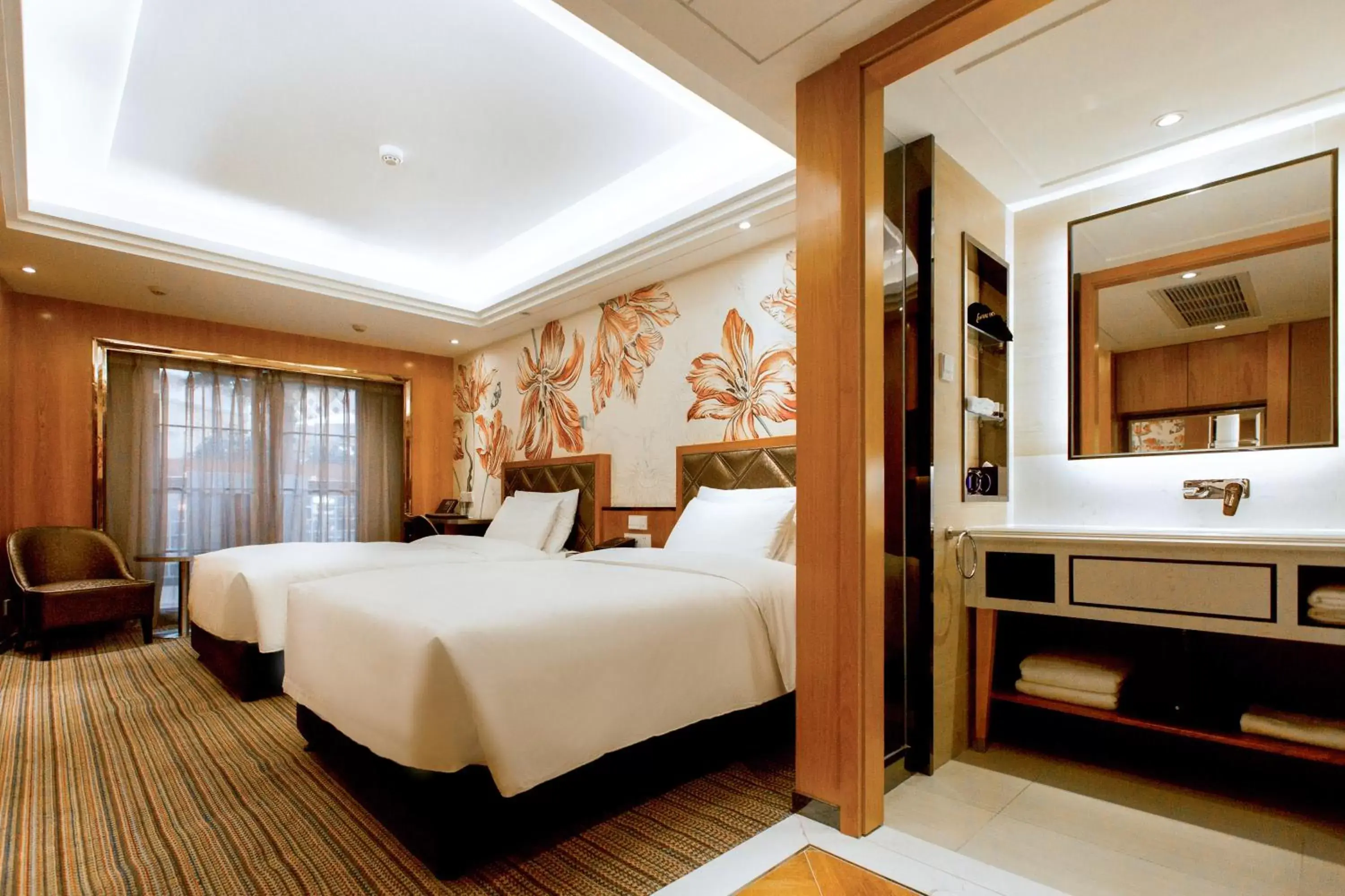 Photo of the whole room, Bed in Nanjing Central Hotel