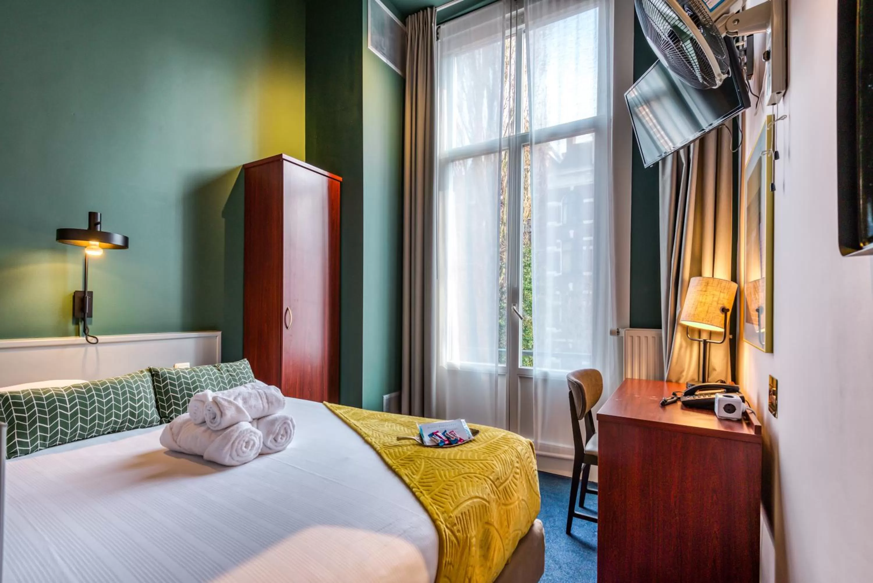 Bedroom, Bed in Hotel Alexander