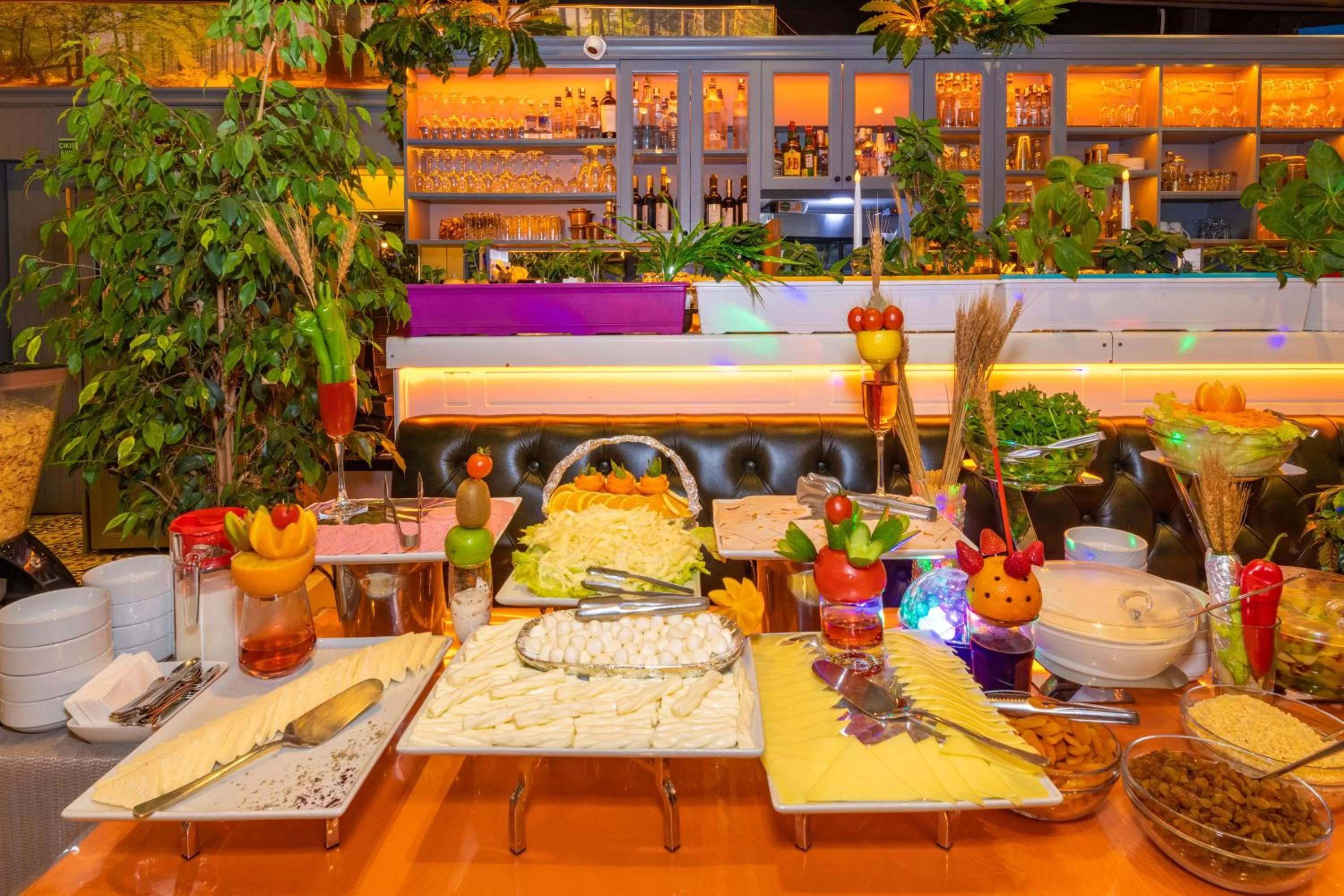 Restaurant/places to eat in Alpek Hotel