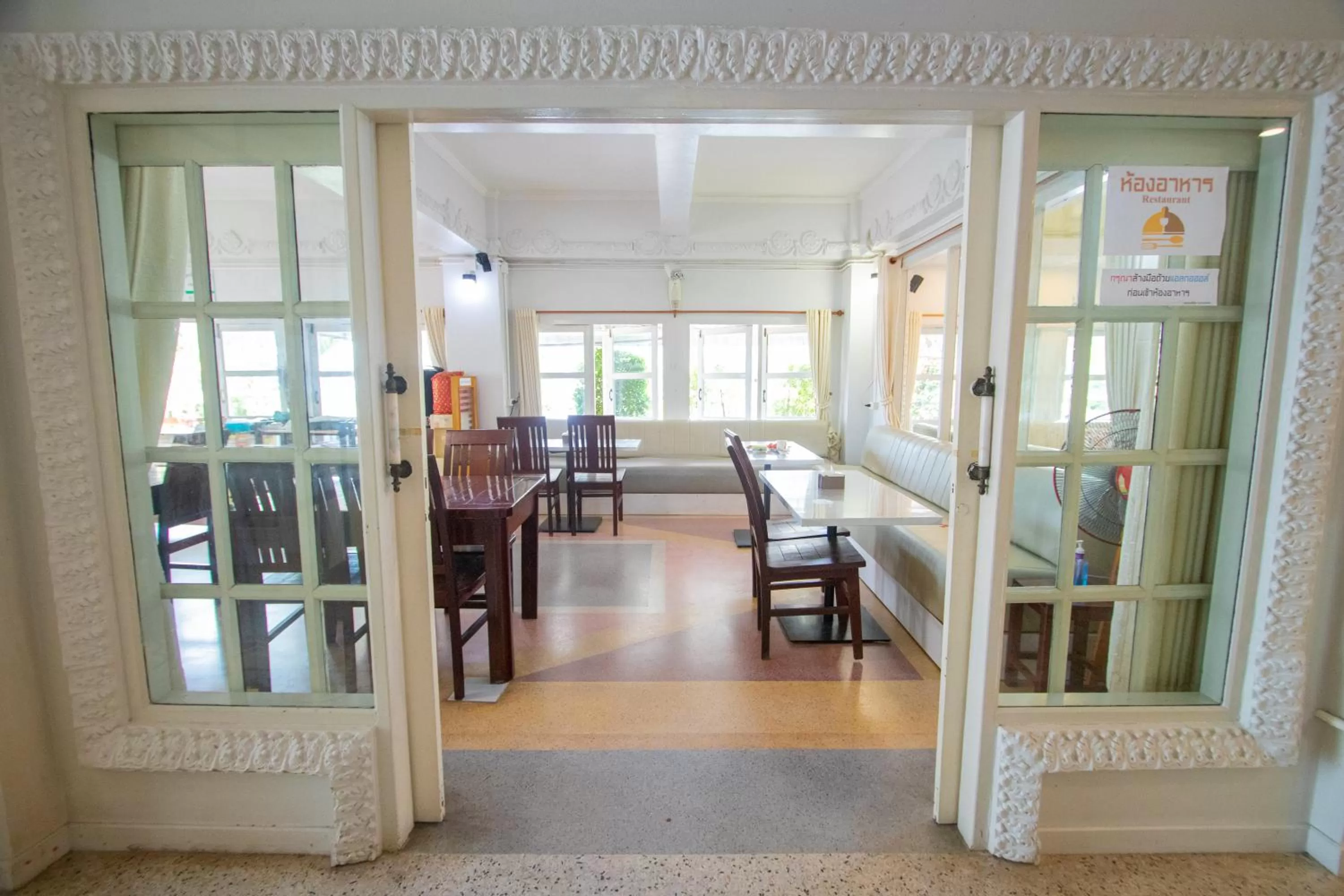 Restaurant/places to eat in Anchalee Resort