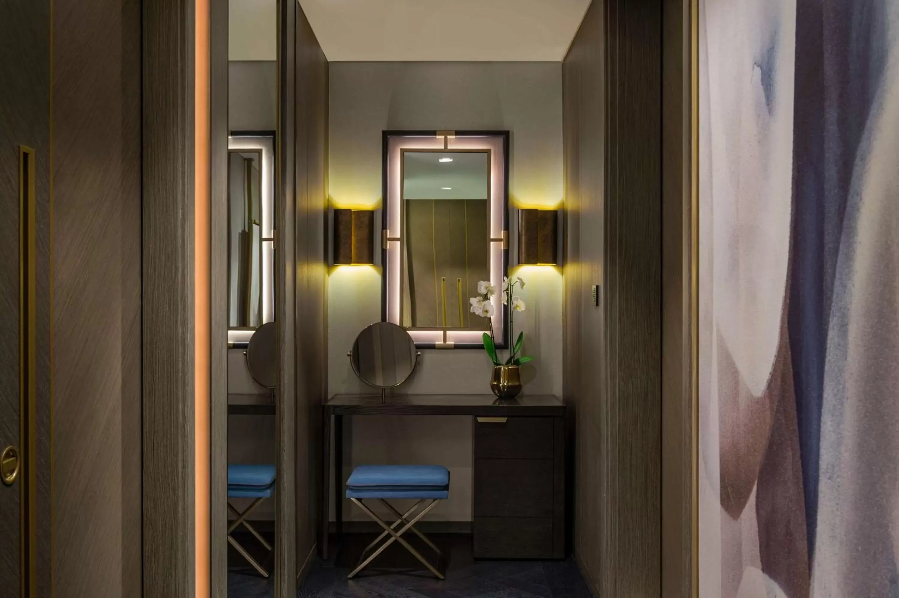 Photo of the whole room, Bathroom in Waldorf Astoria Kuwait