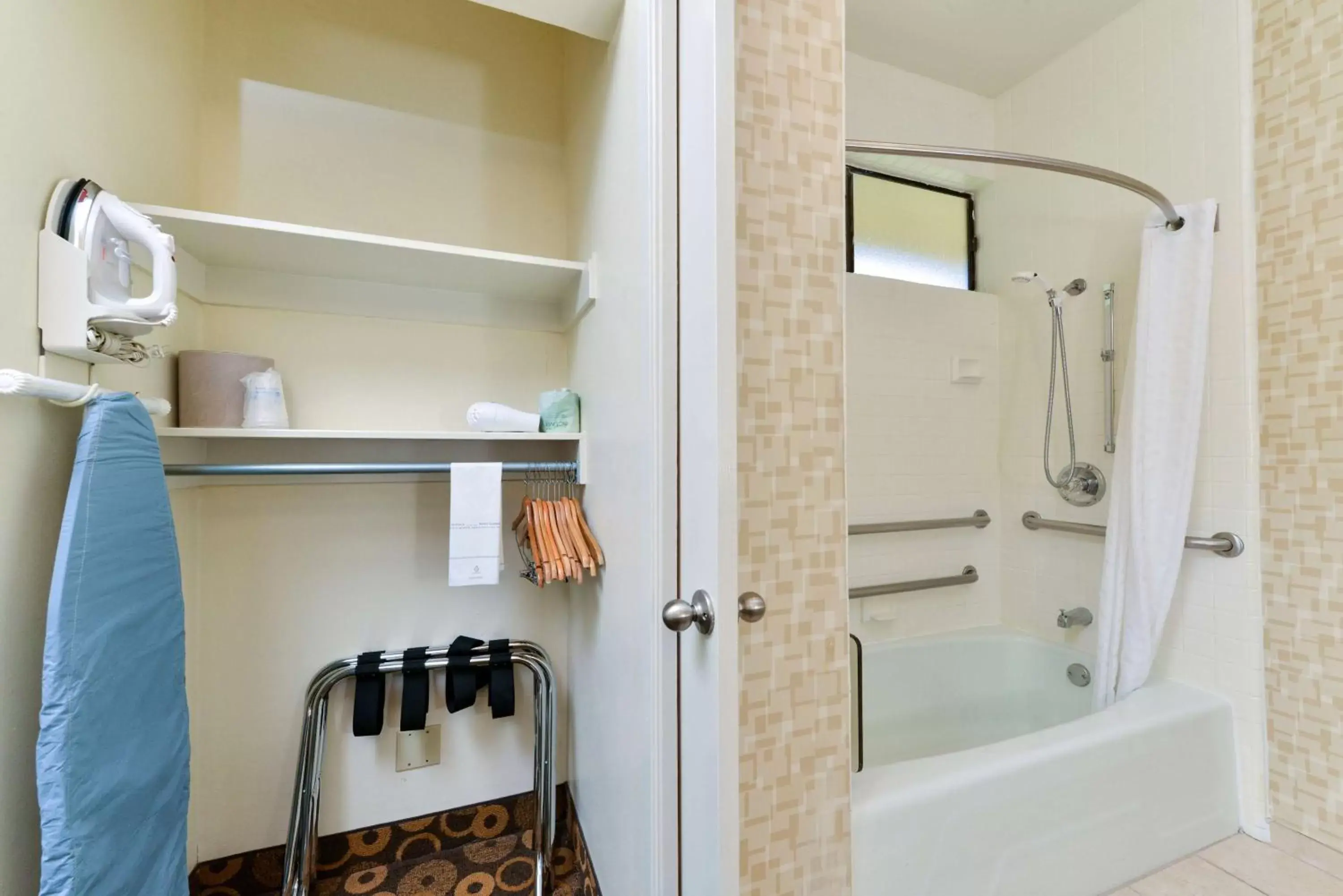 Bathroom in Best Western Corte Madera Inn