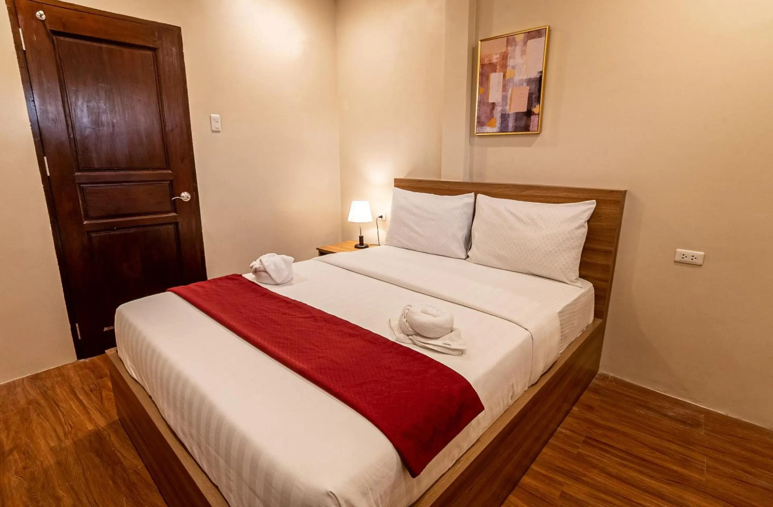 Bedroom, Bed in Kiwi Hotel