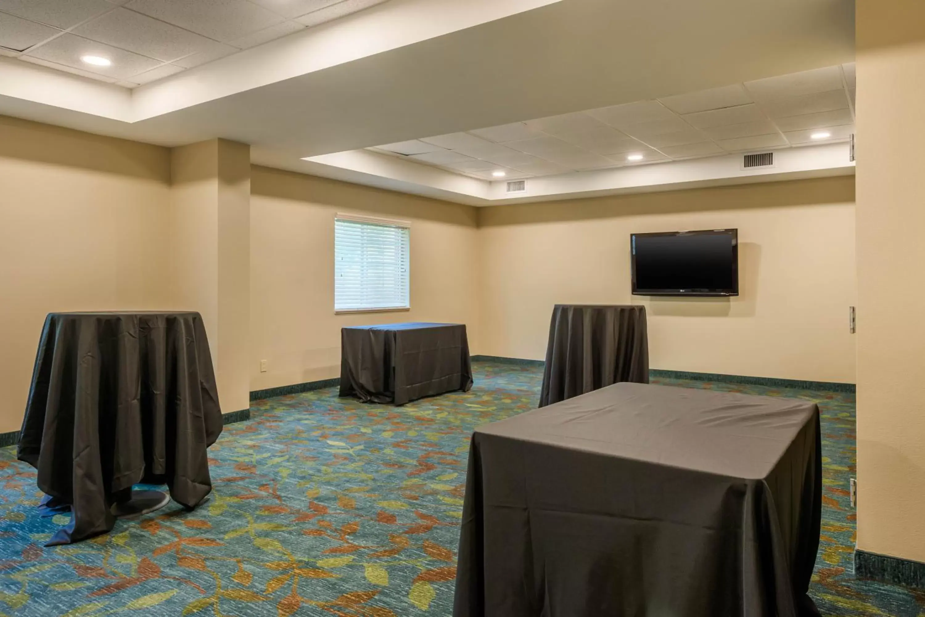 Meeting/conference room in Candlewood Suites Fort Myers/Sanibel Gateway, an IHG Hotel