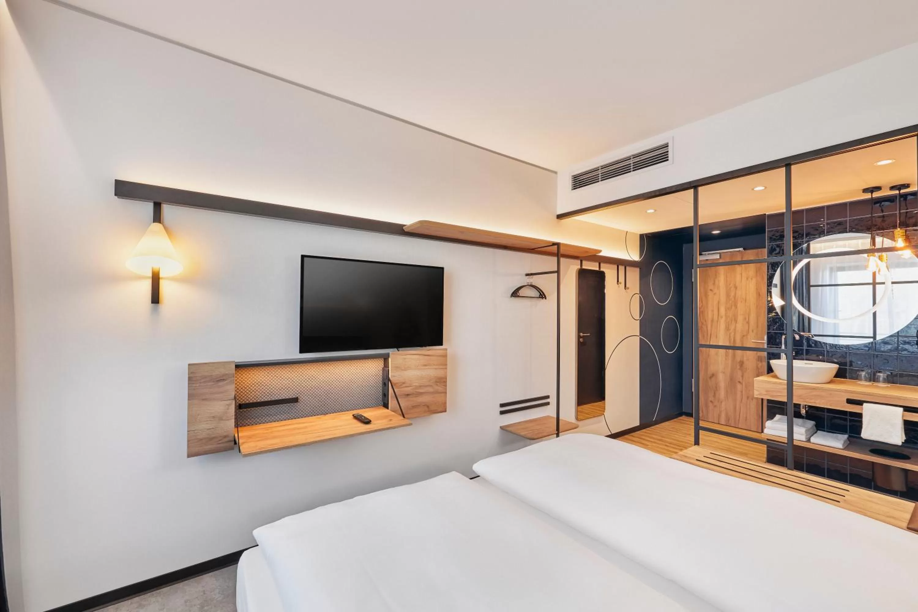 TV and multimedia, Bed in H2 Hotel Düsseldorf City