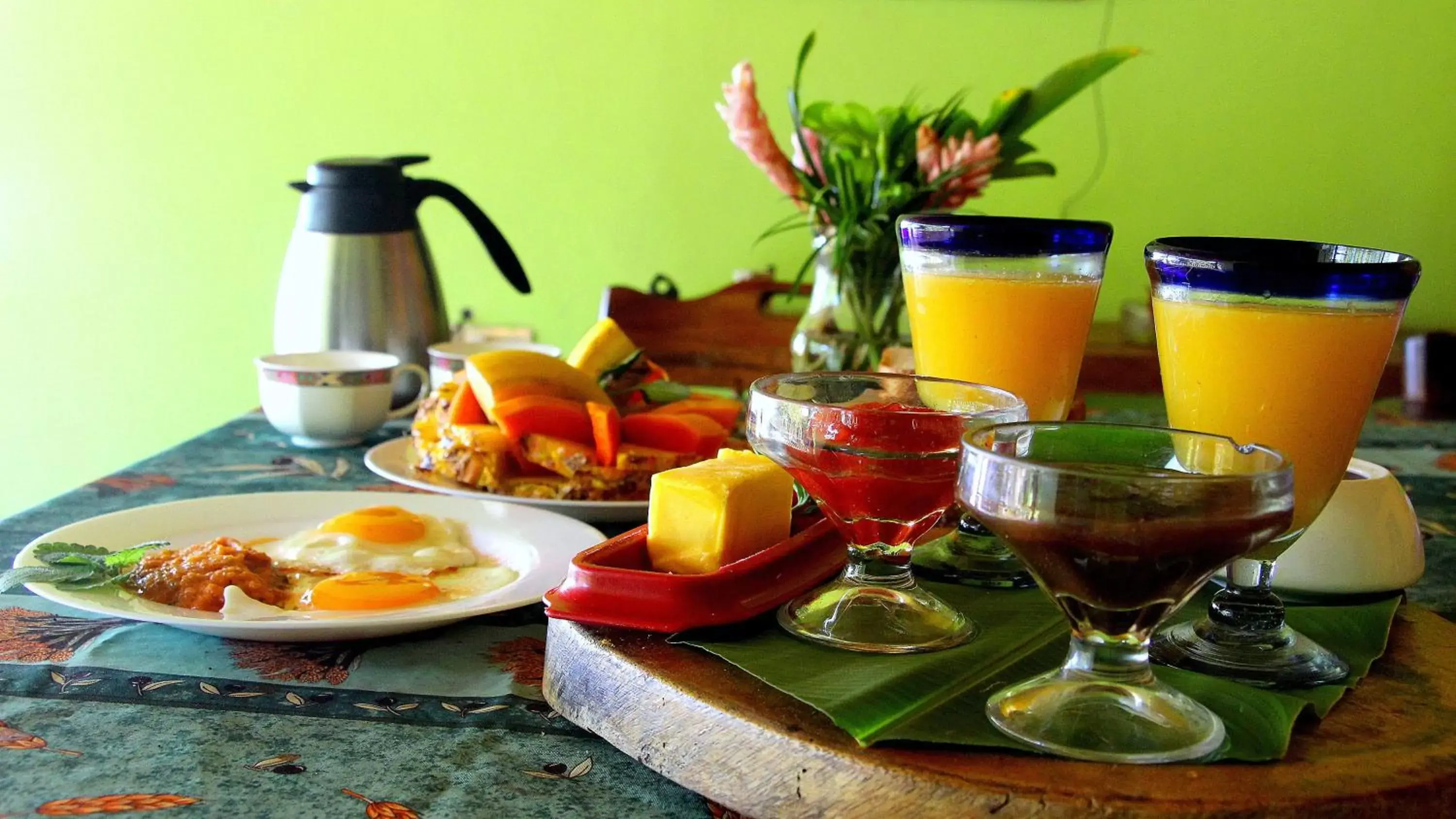 Breakfast in El Mirador Glamping & Apartments & Woodhouse & Swimingpool