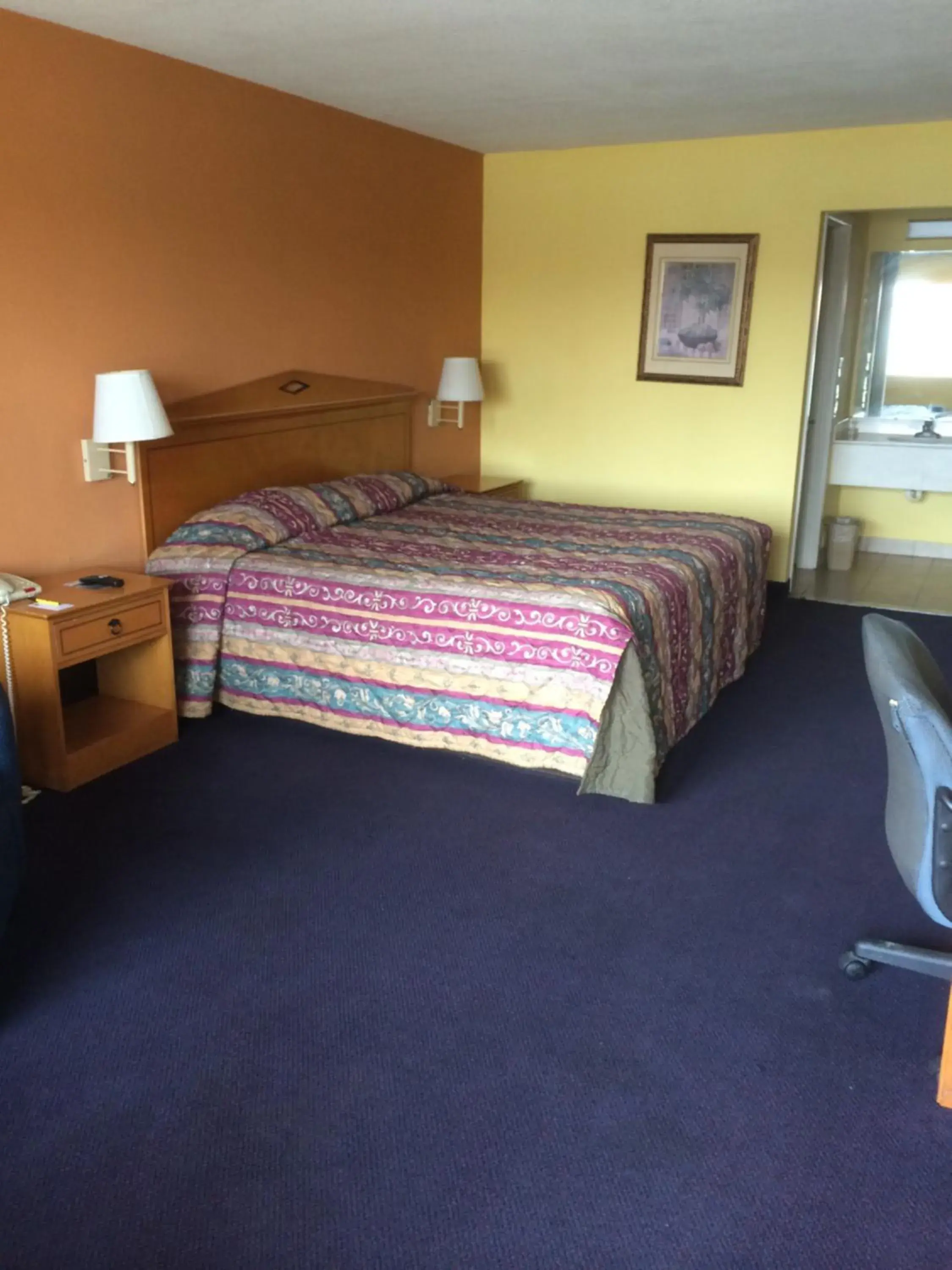 Bed in Super 8 by Wyndham Breaux Bridge Bed in Super 8 by Wyndham Breaux Bridge