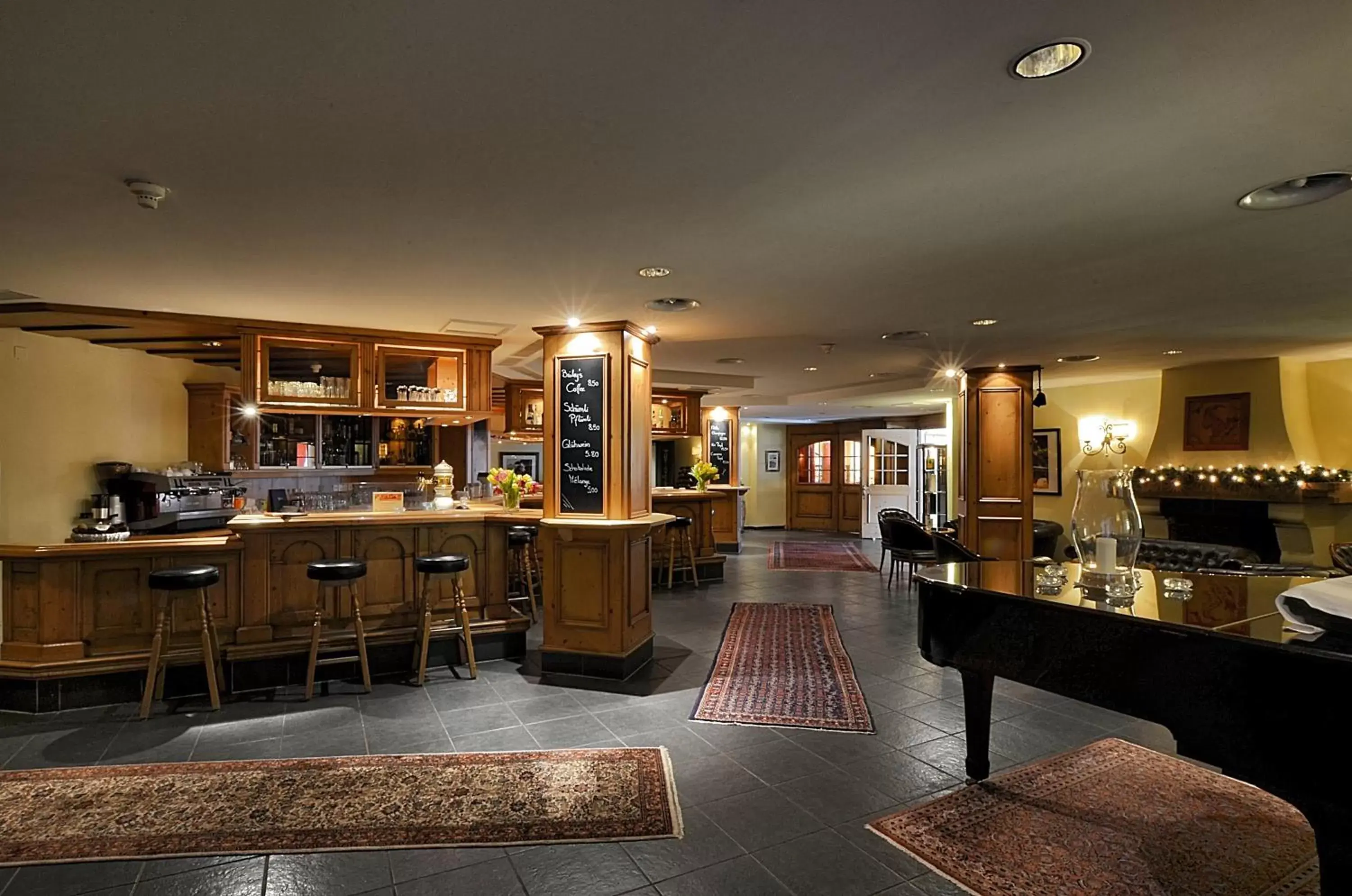 Lounge or bar, Restaurant/Places to Eat in Silvretta Parkhotel