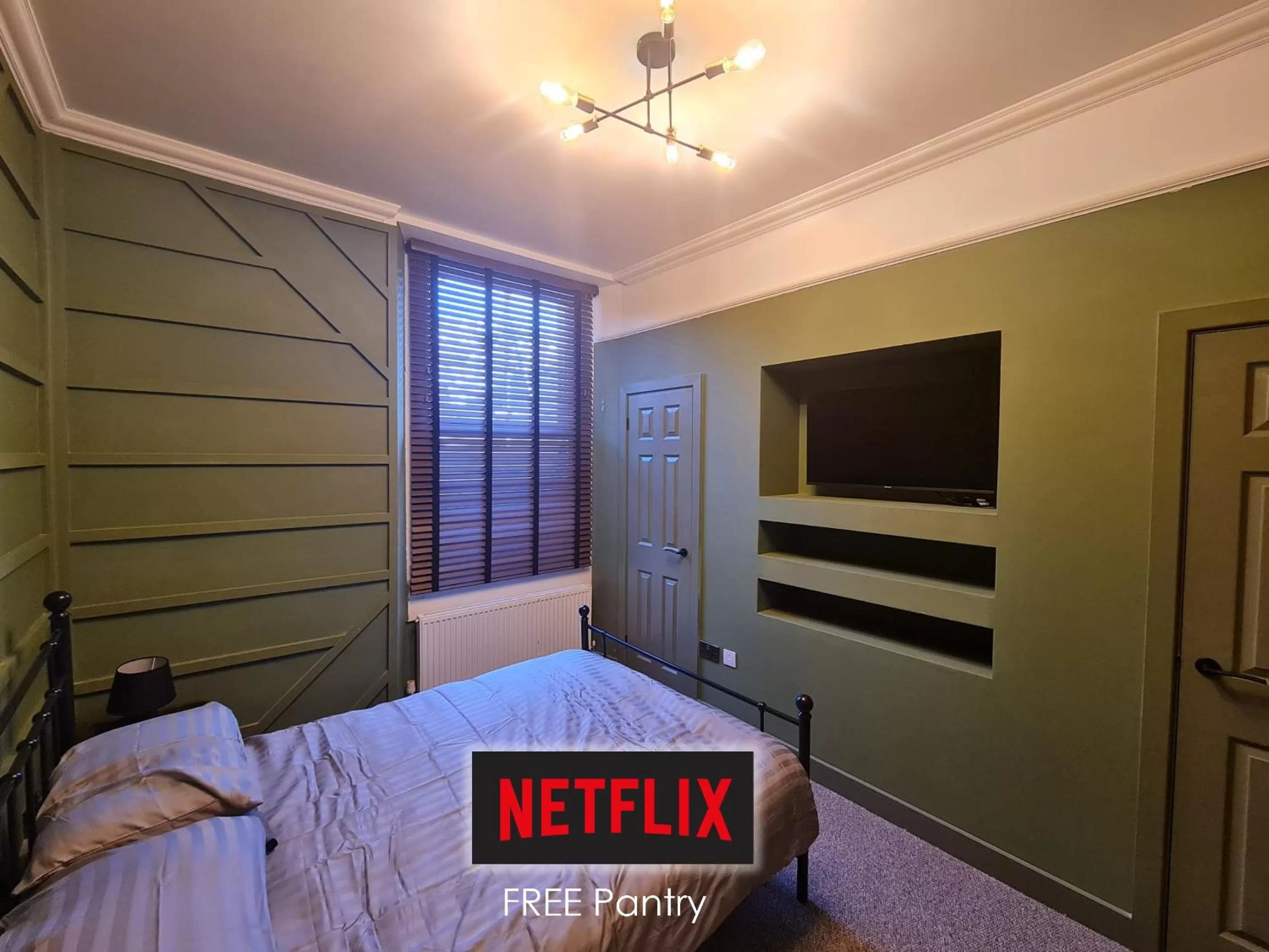 TV/Entertainment Center in Mansel House - by TIFA Stays