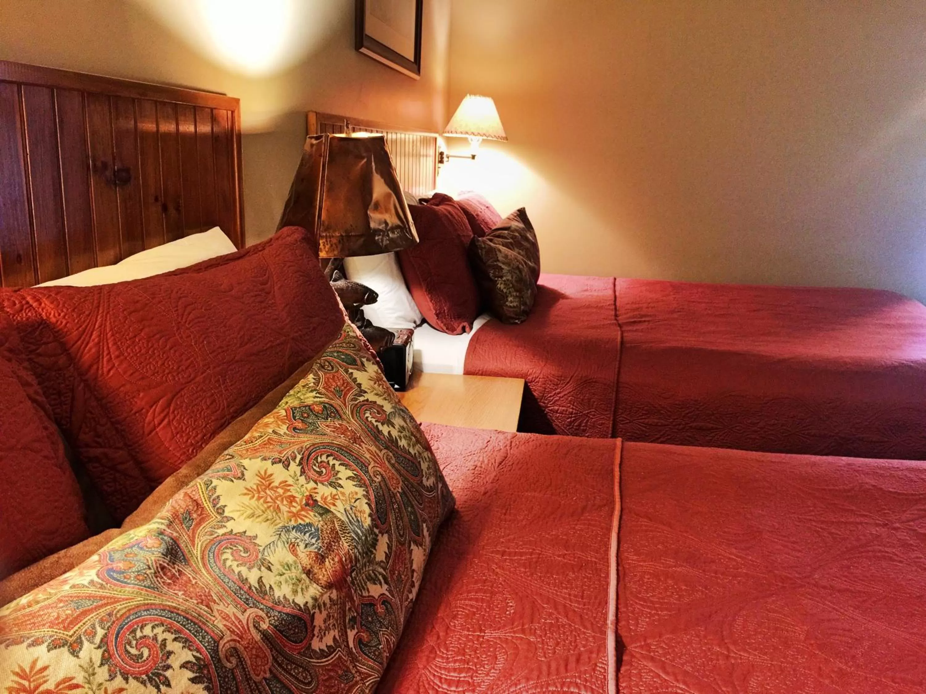 Decorative detail, Bed in Hungry Trout Resort