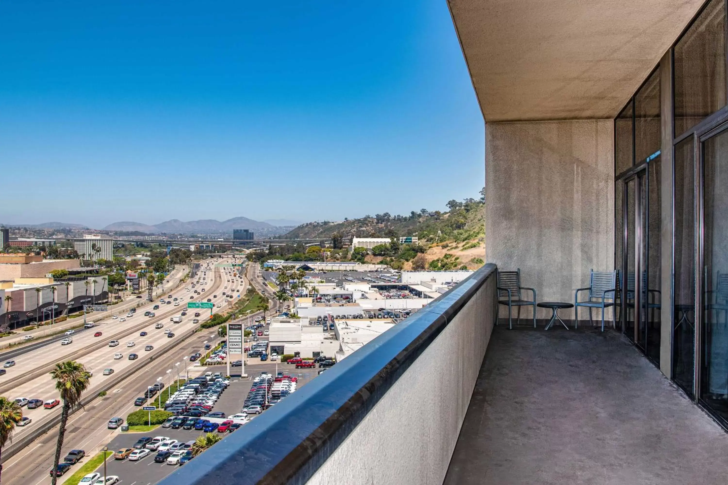 Photo of the whole room, Balcony/Terrace in Sheraton Mission Valley San Diego Hotel