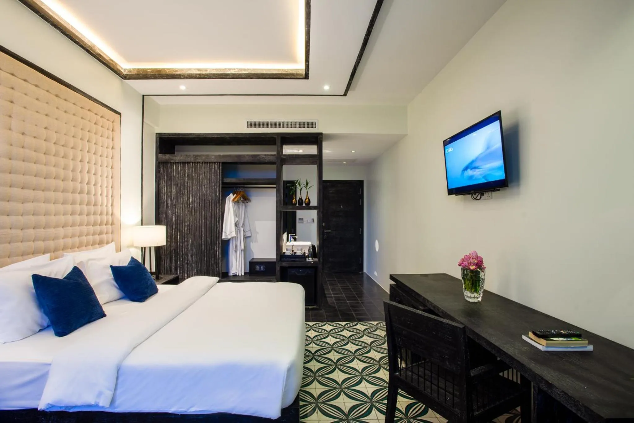 Photo of the whole room, Bed in Monthara Angkor Residence