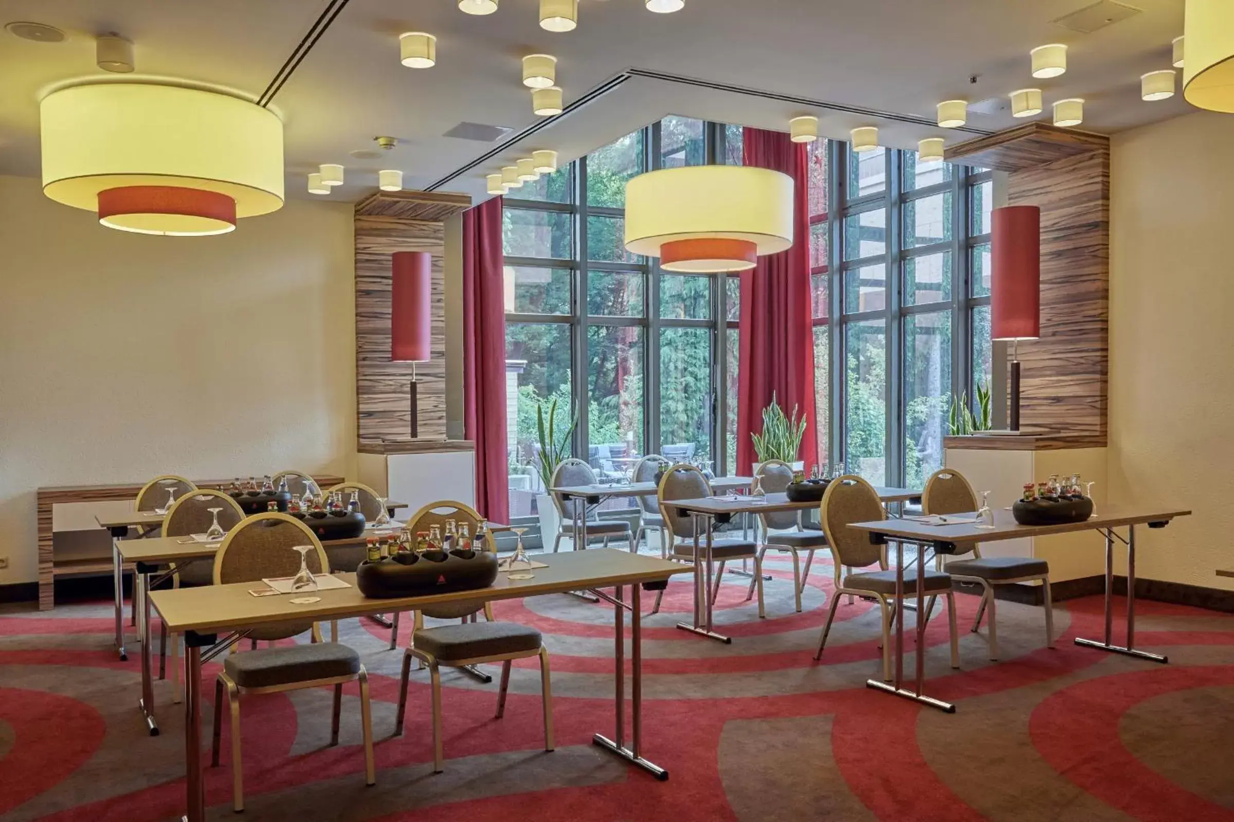 Business facilities, Restaurant/Places to Eat in H+ Hotel Bad Soden