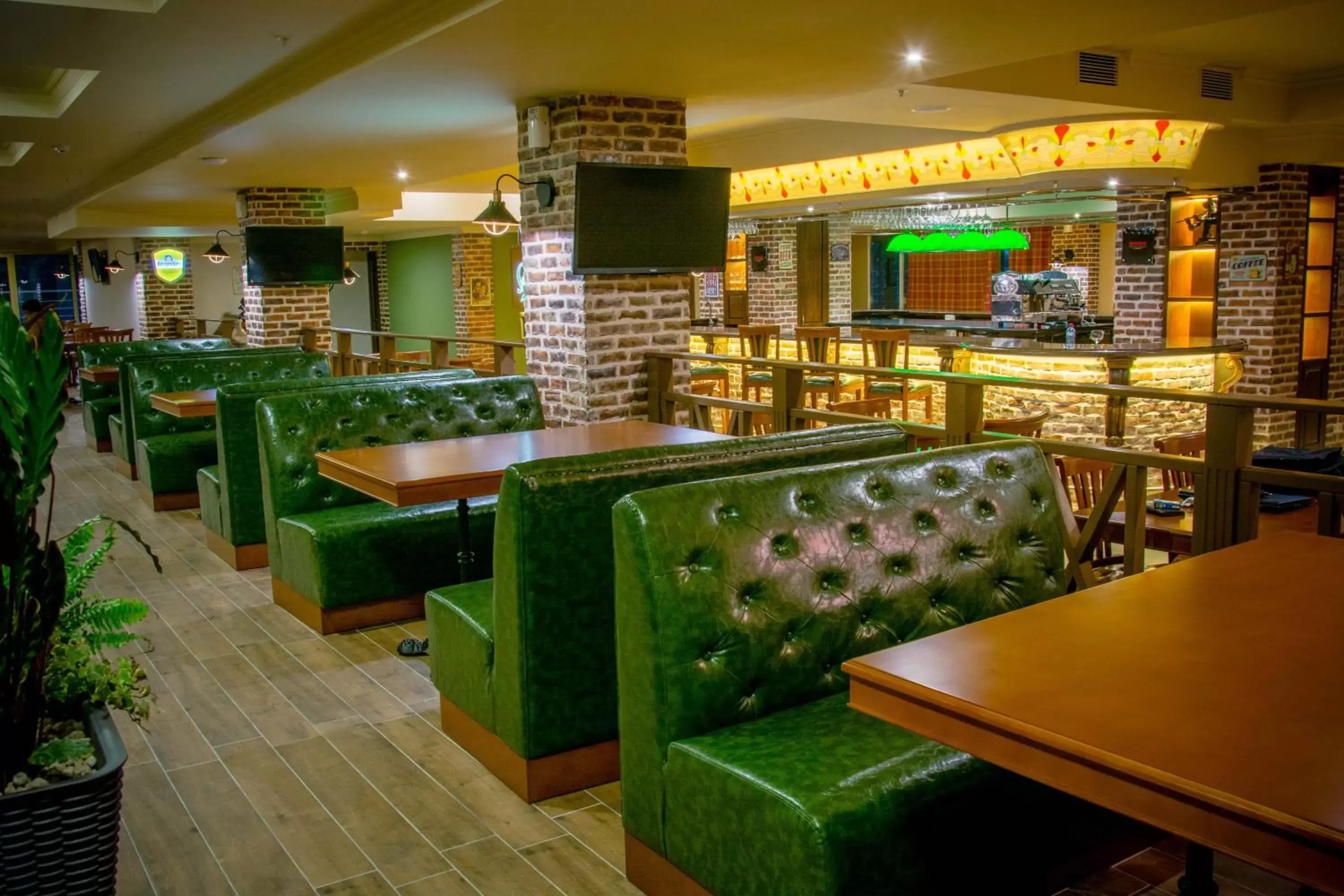 Billiard, Restaurant/Places to Eat in Bristol Central Park Hotel