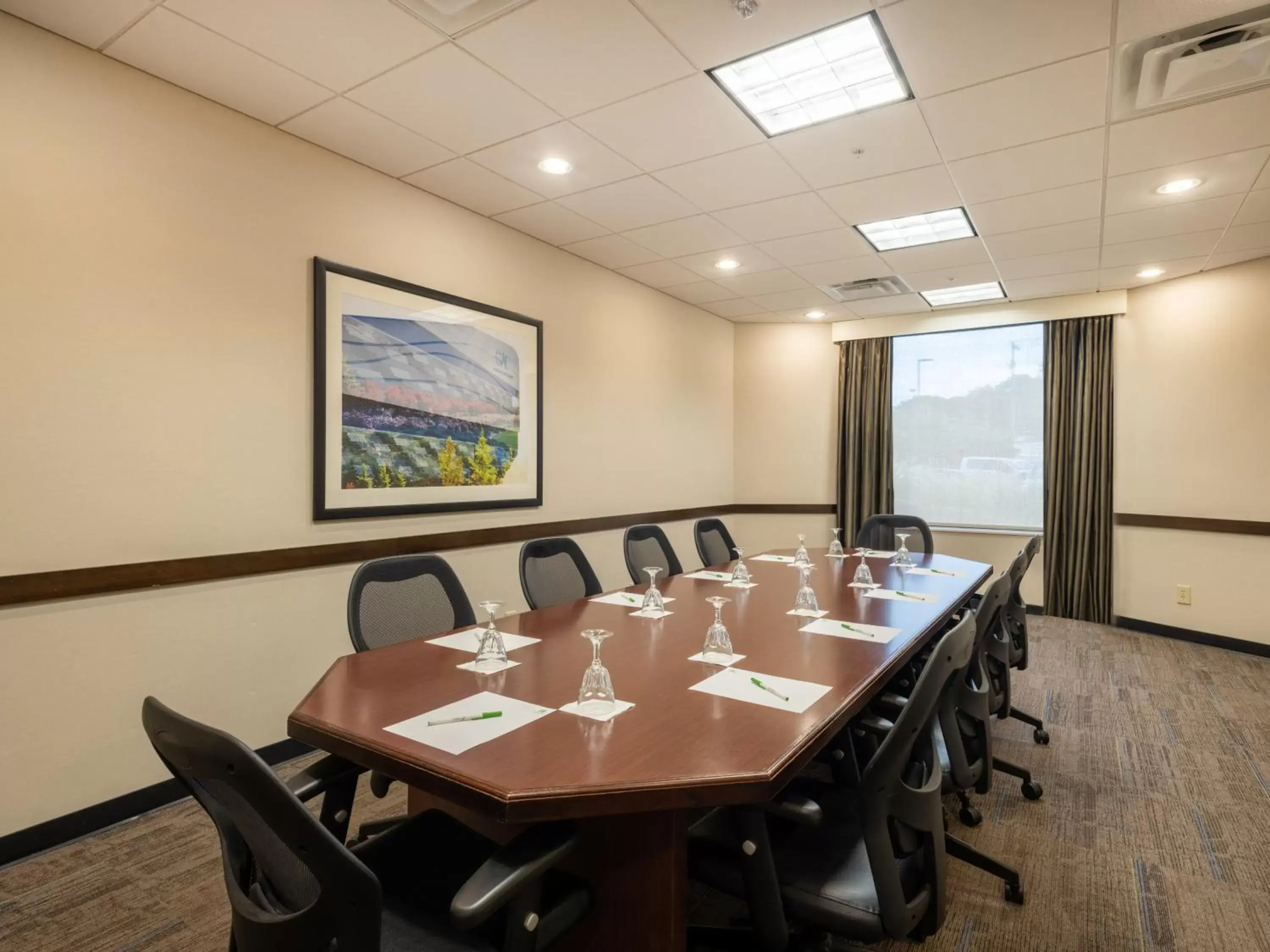 Meeting/conference room in Holiday Inn Greensboro Coliseum, an IHG Hotel