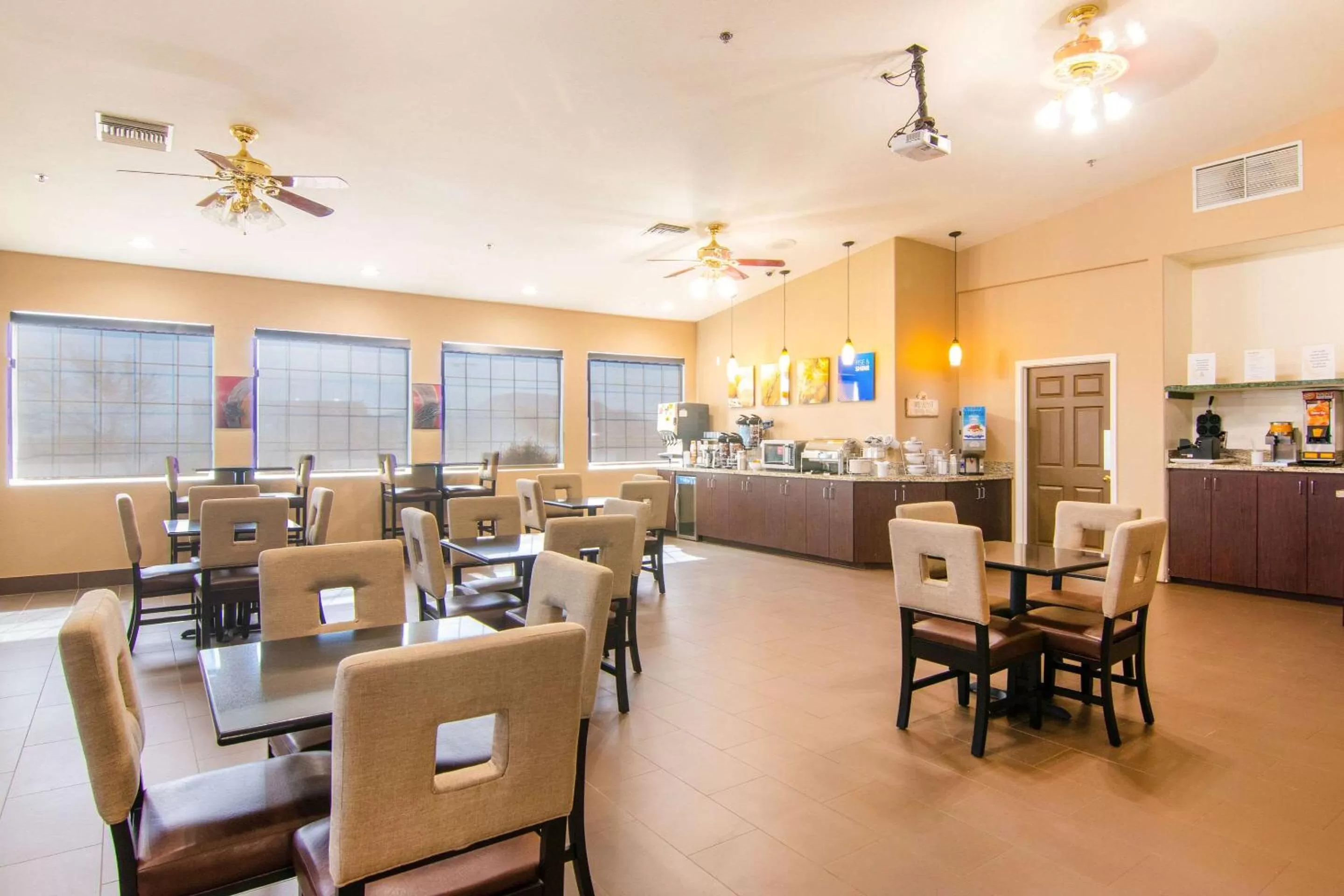Restaurant/places to eat in Comfort Inn & Suites