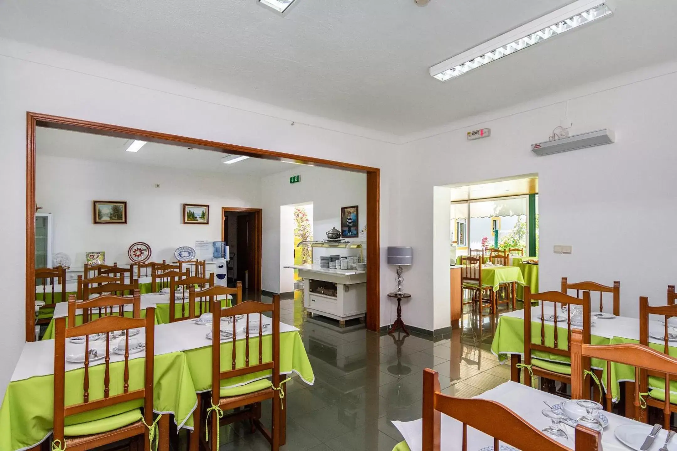 Restaurant/Places to Eat in Graca Hotel