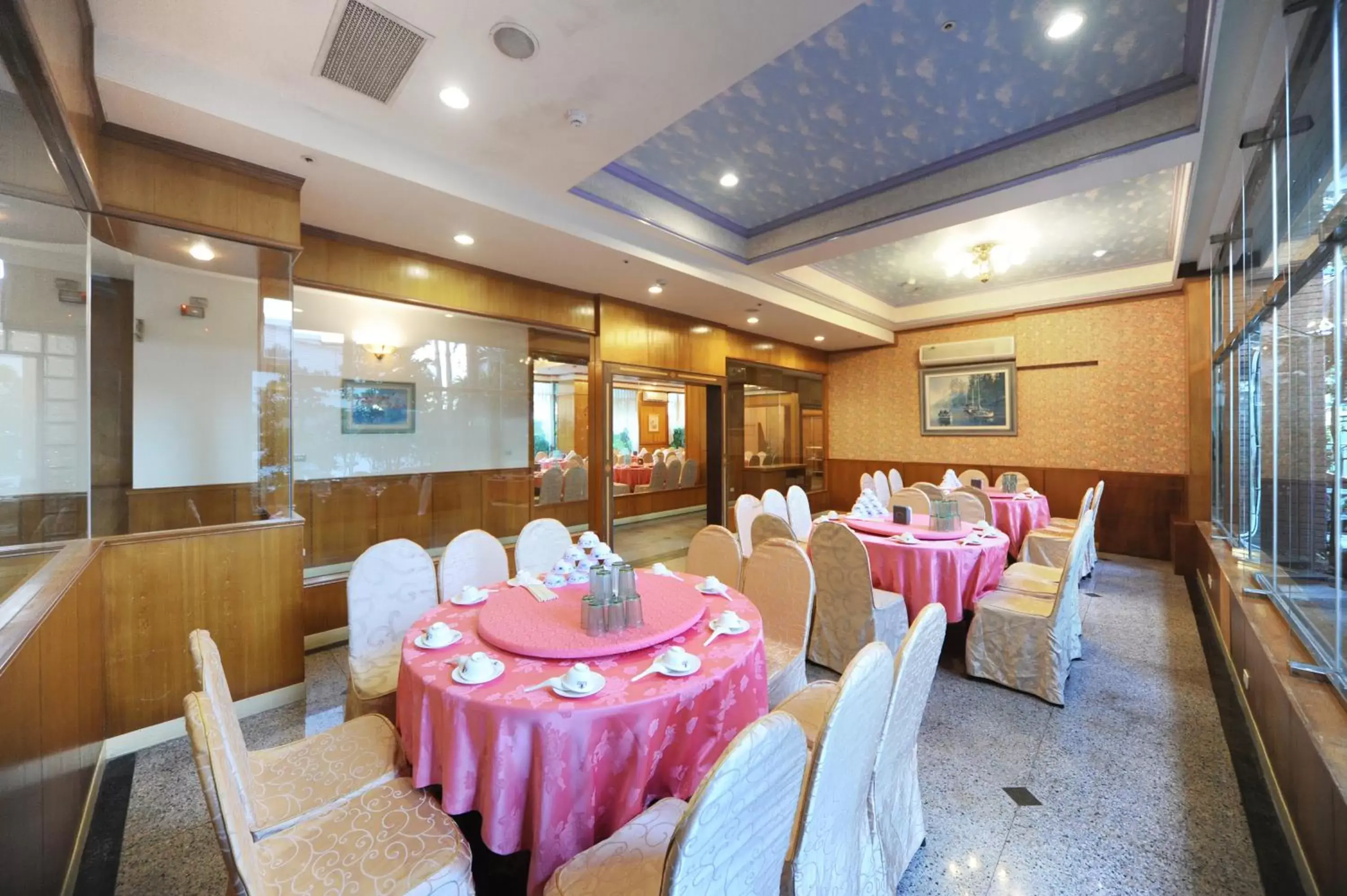 Restaurant/Places to Eat in Kenting Holiday Hotel