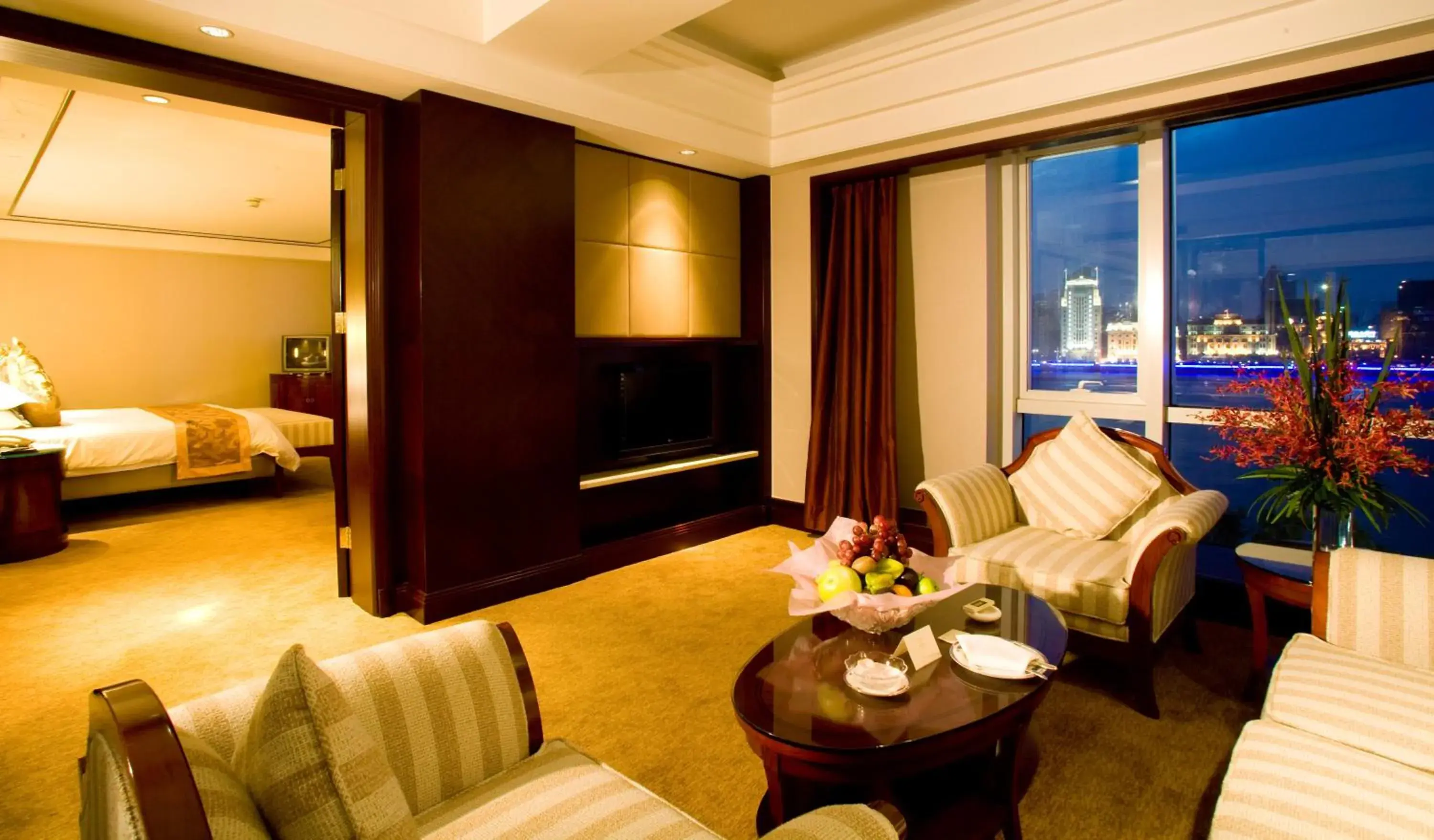 Night, Seating Area in Oriental Riverside Bund View Hotel (Shanghai International Convention Center)