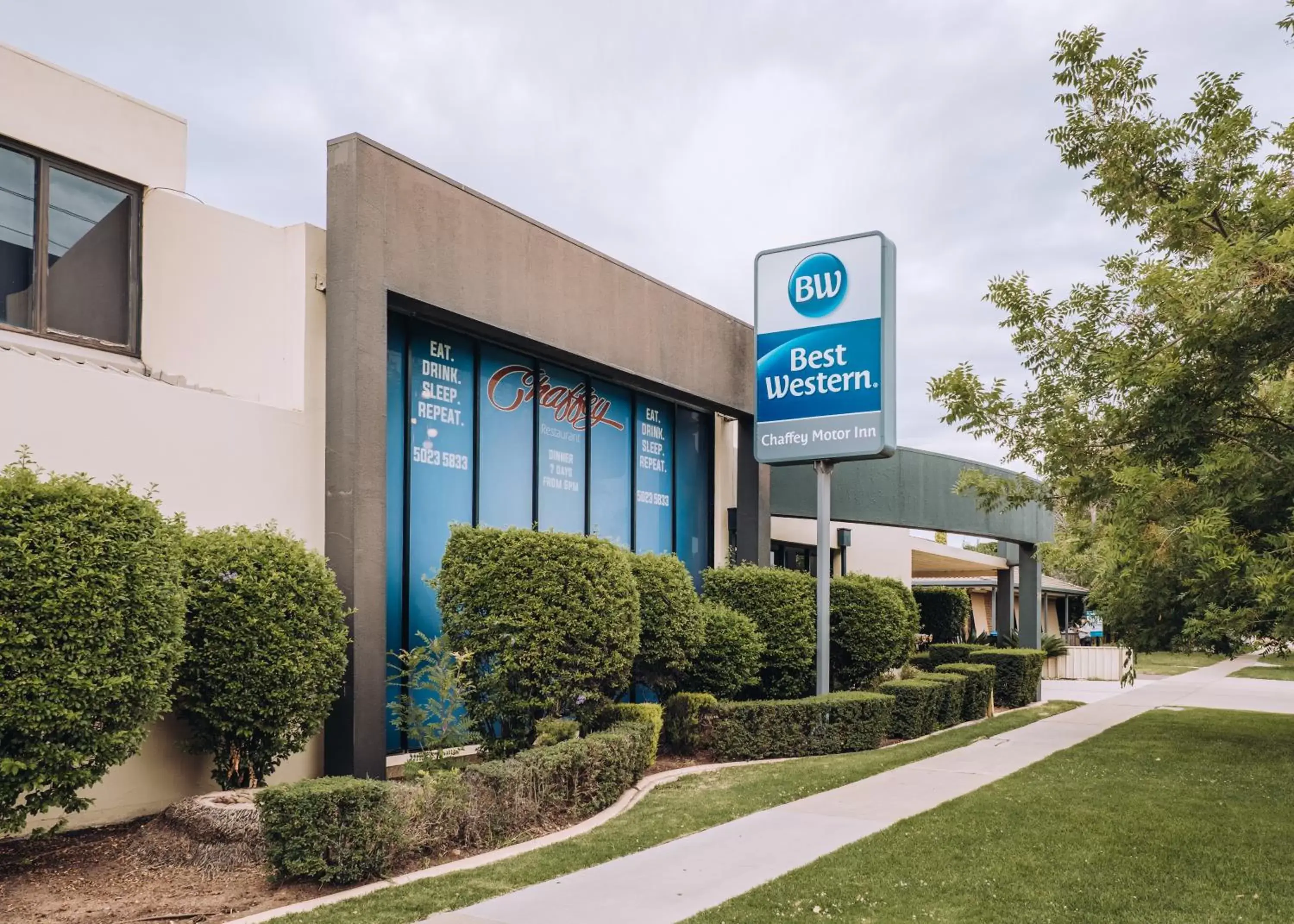 Street view, Property Building in Best Western Chaffey Motor Inn