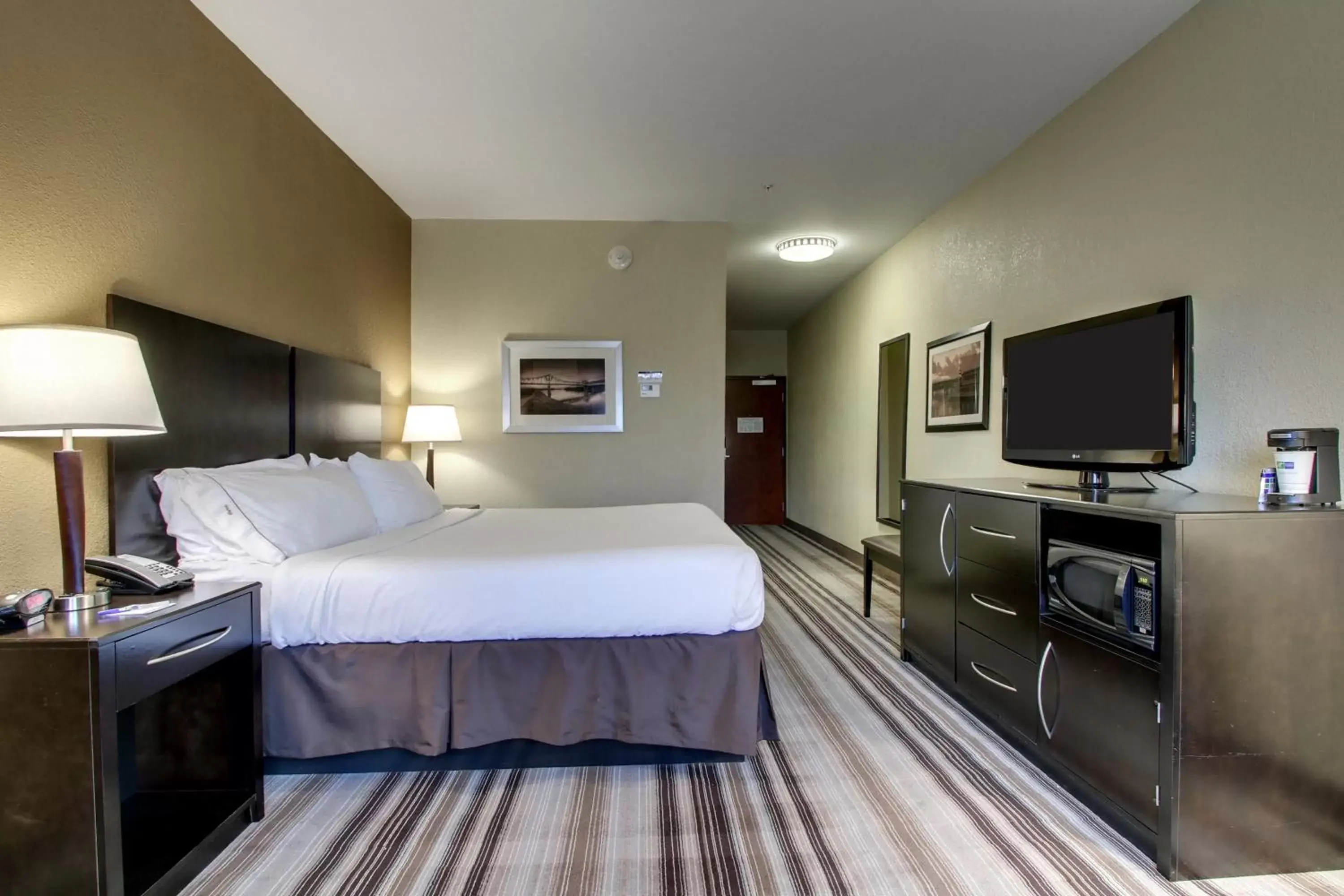 Photo of the whole room, Bed in Holiday Inn Express Natchez South West, an IHG Hotel