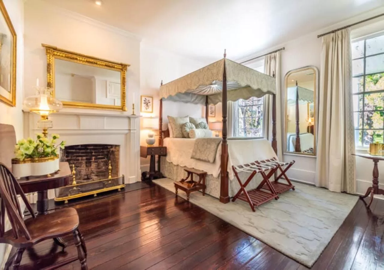 Bedroom, Seating Area in Linden - A Historic Bed and Breakfast