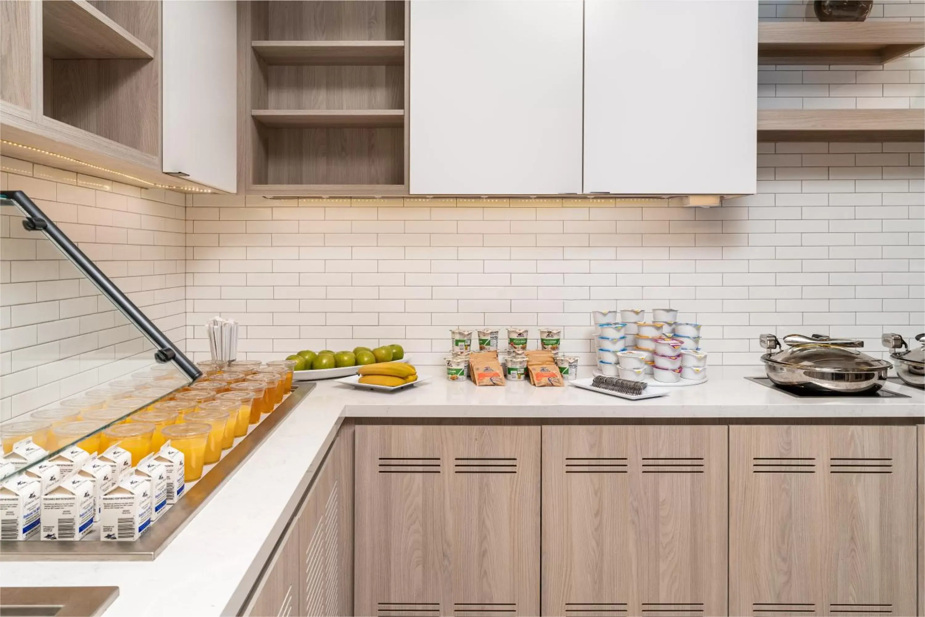 Breakfast, Kitchen/Kitchenette in Hyatt House Nashville Airport