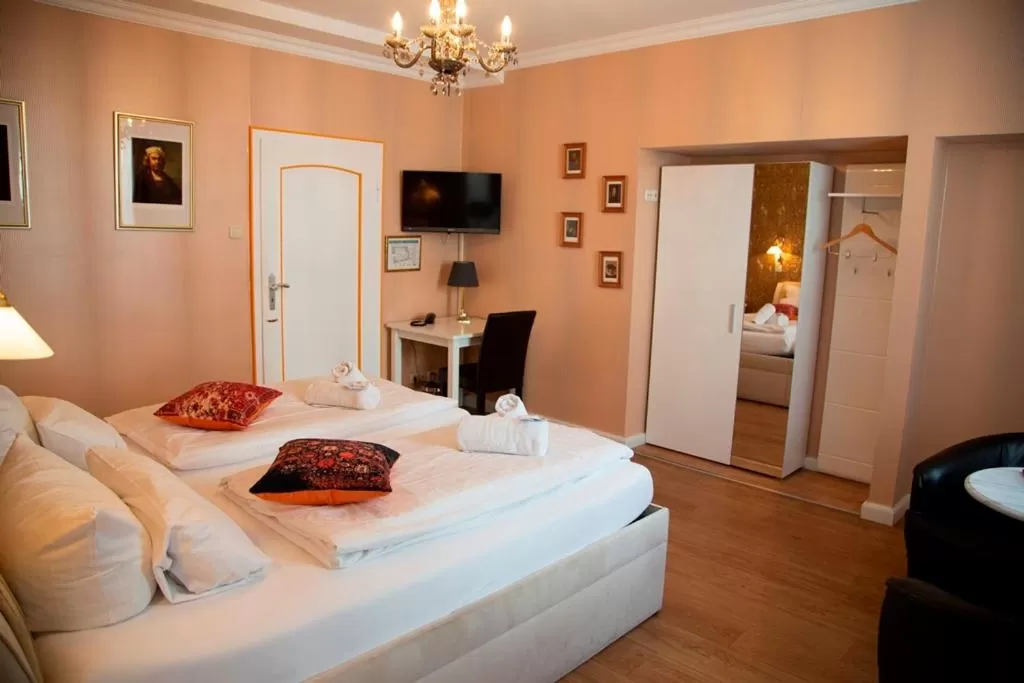 Bed in Hotel Zum Goldenen Stern