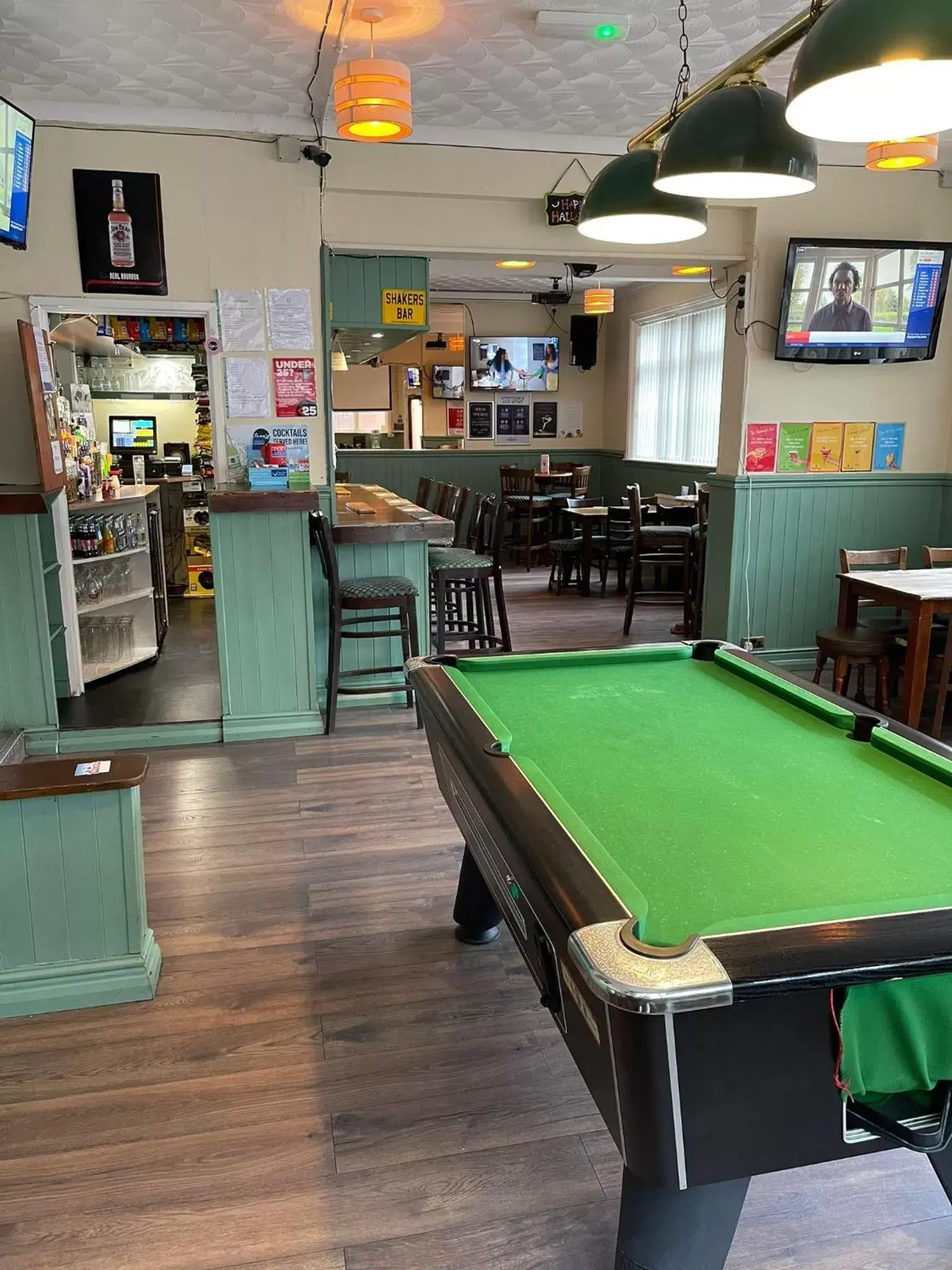 Game Room, Billiards in Shakers Inn