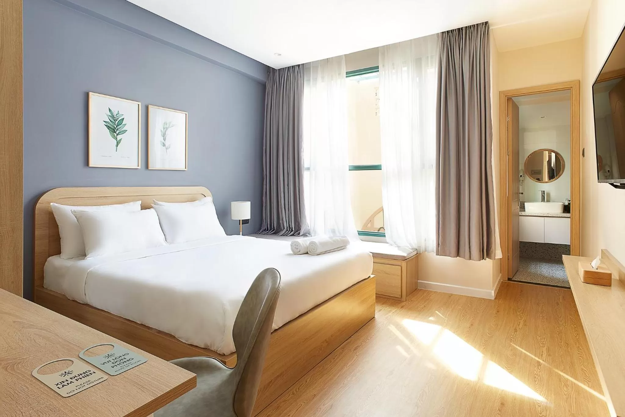 Photo of the whole room, Bed in Larimar Villas Cô Giang