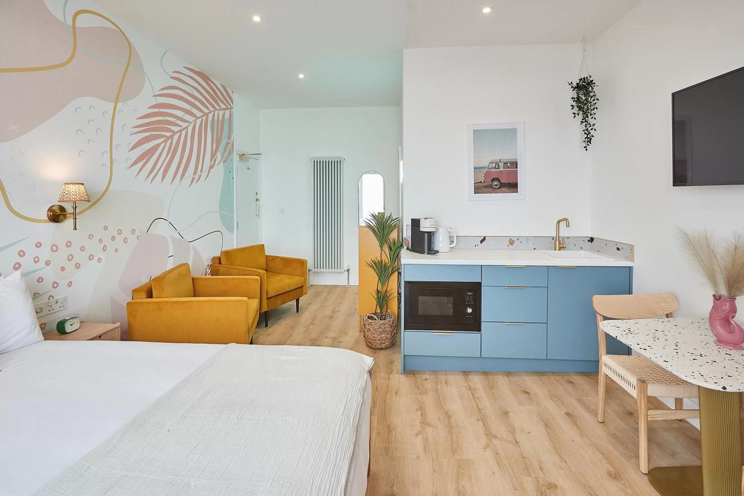 Bed, Seating Area in Host & Stay - Beach House Rooms