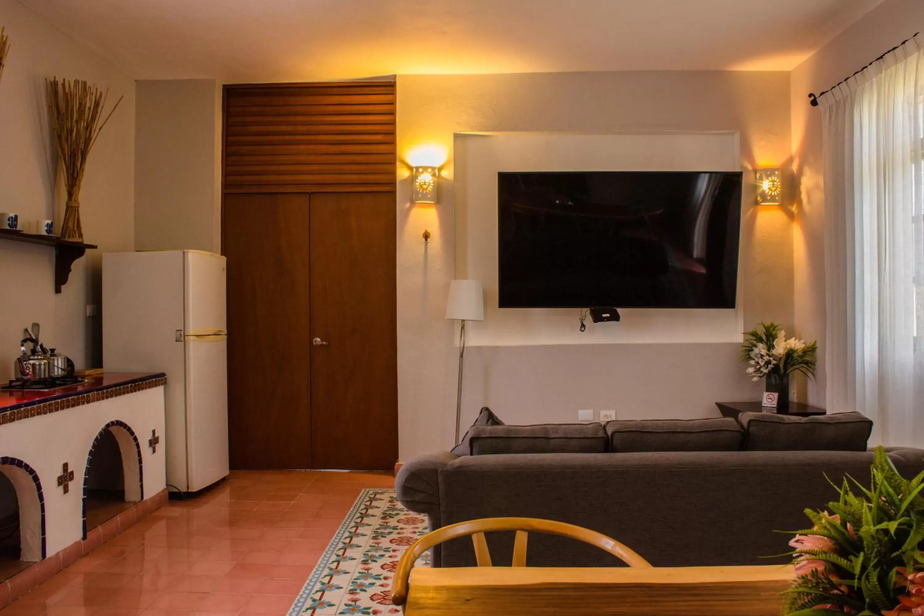 TV and multimedia, TV/Entertainment Center in Hotel Marionetas