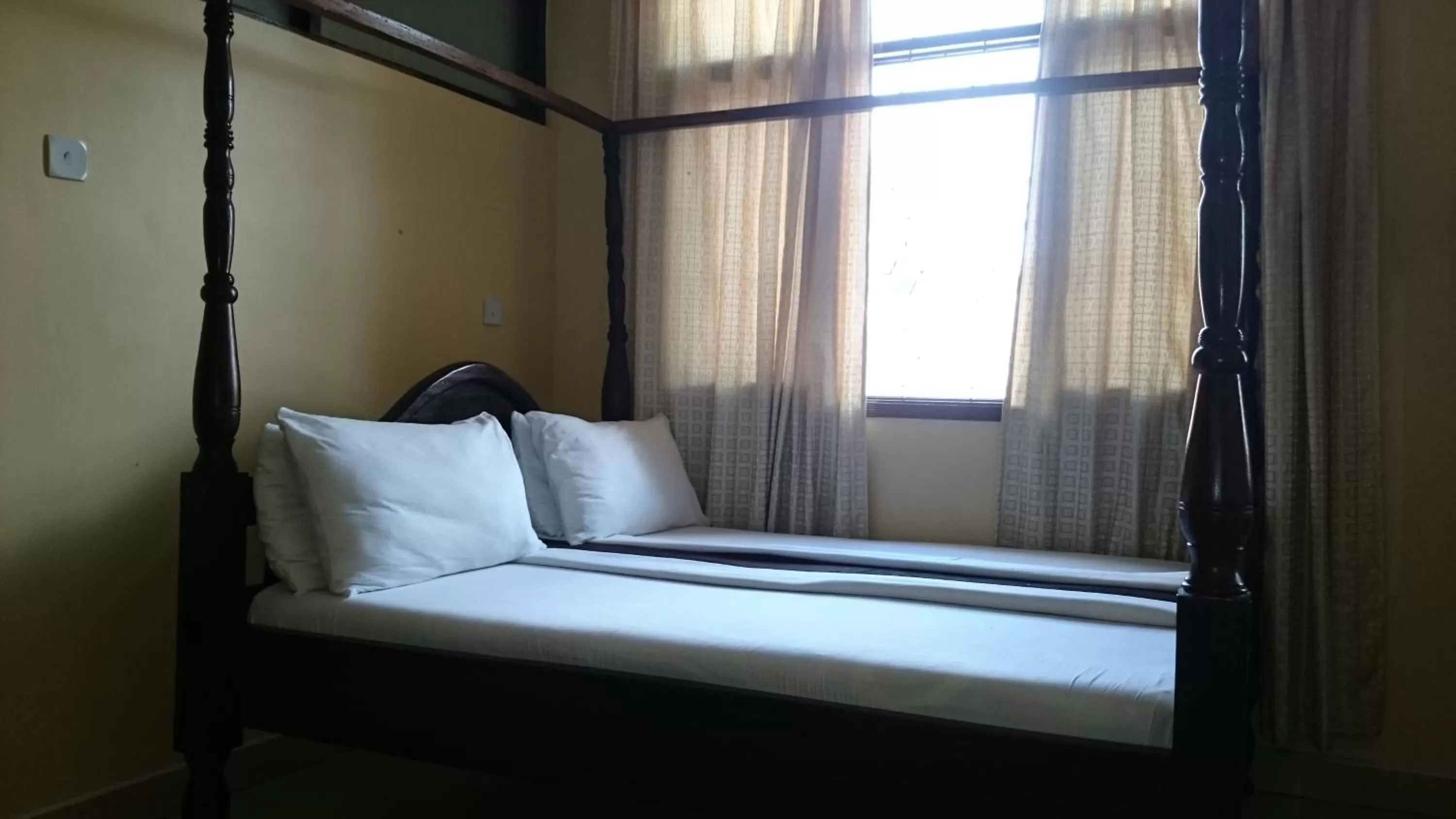 Bed in Transit Airport B&B