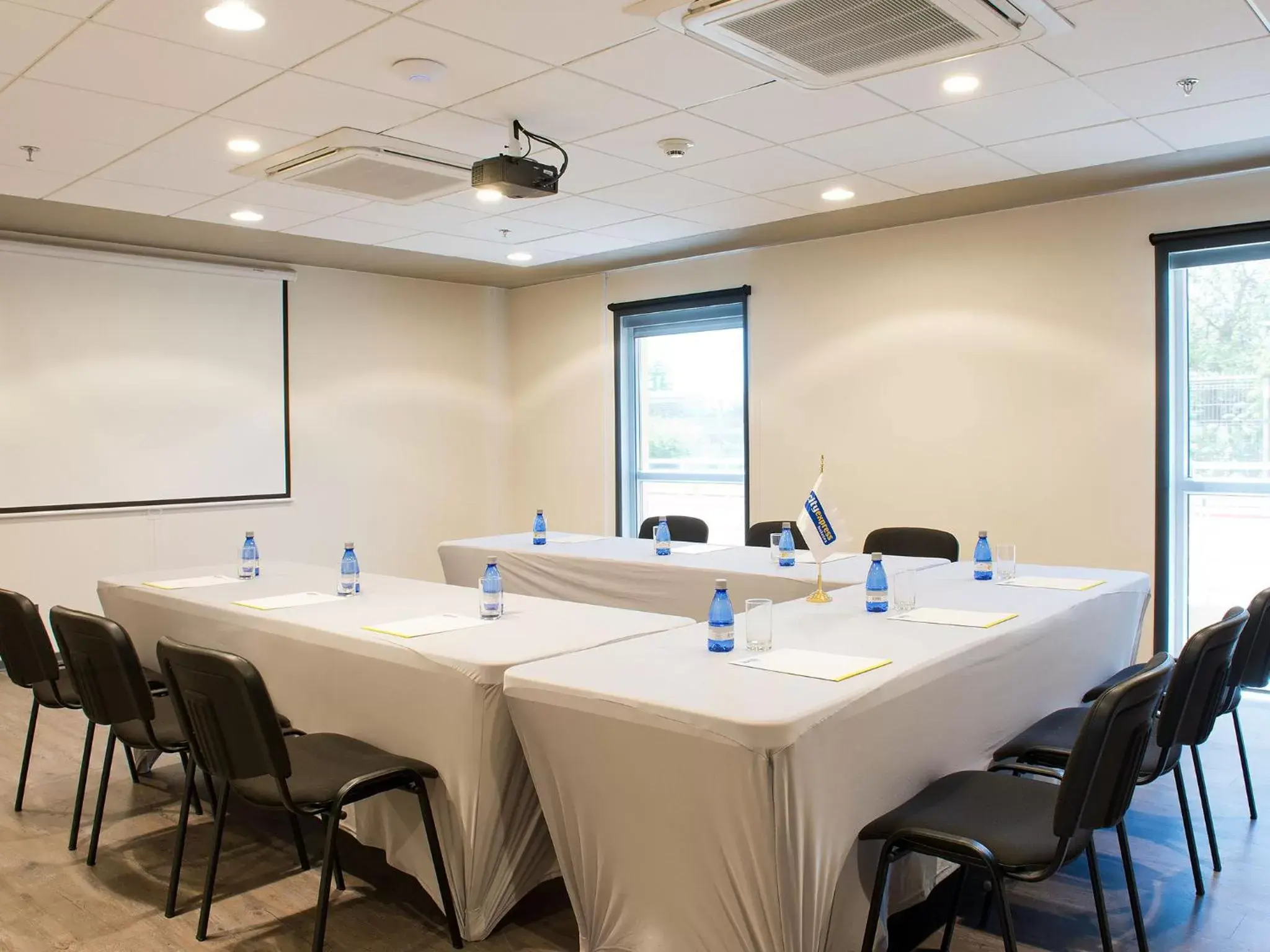 Meeting/conference room in City Express by Marriott Santiago Aeropuerto