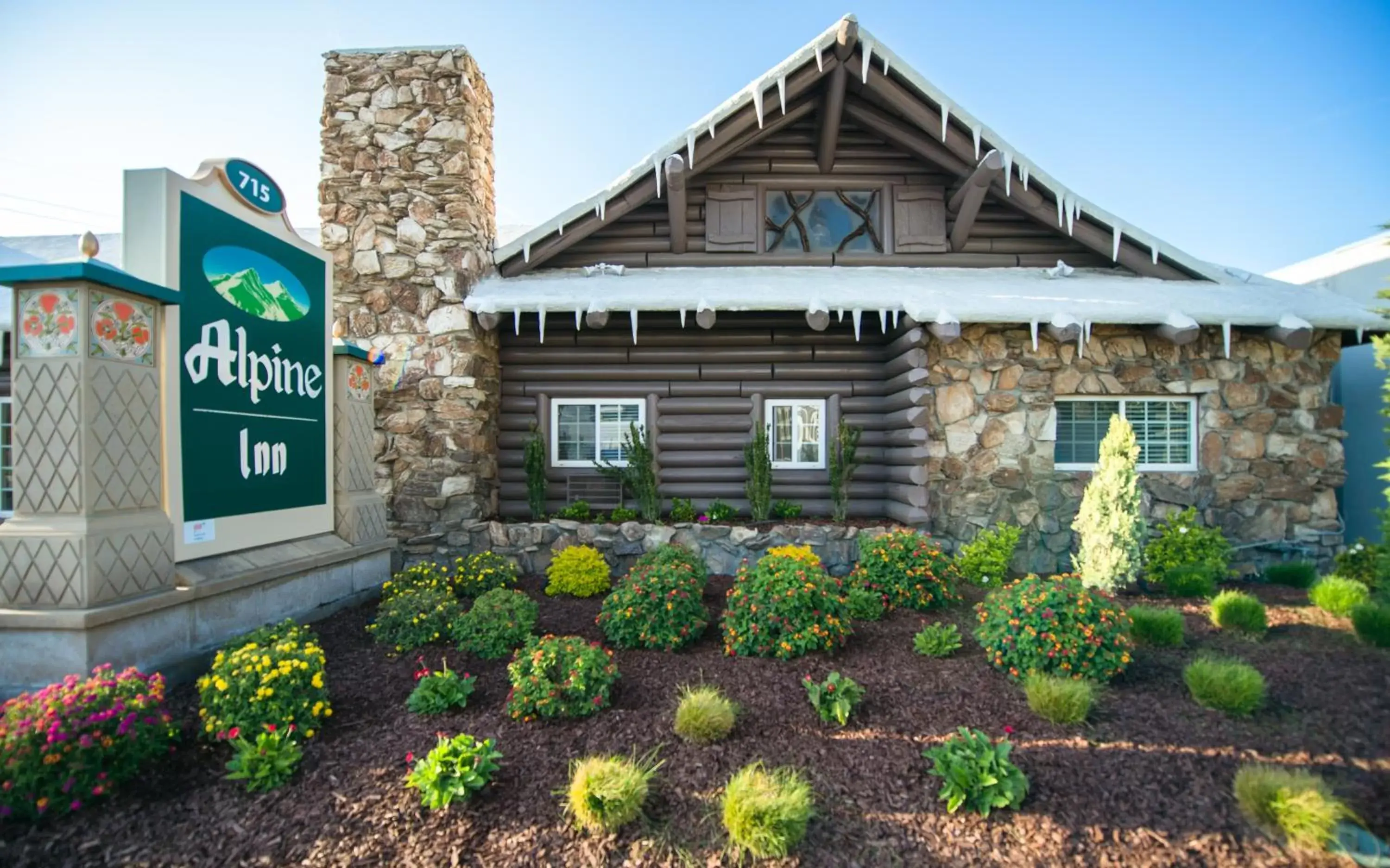 Property Building in Alpine Inn near Convention Center and the Park